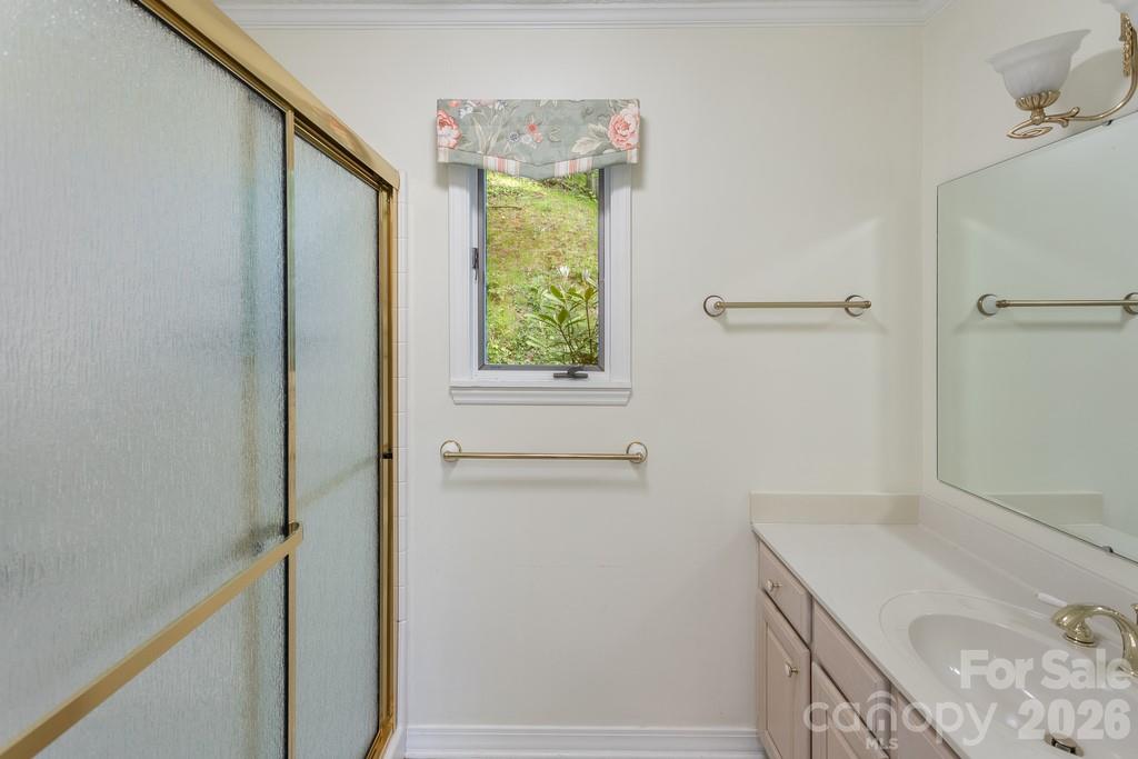 1126 Scenic Circle — Waynesville