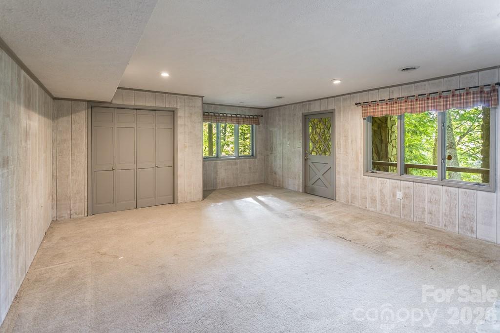 1126 Scenic Circle — Waynesville