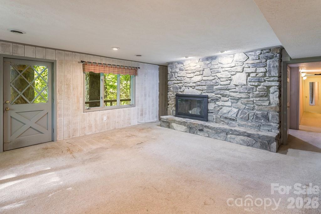 1126 Scenic Circle — Waynesville
