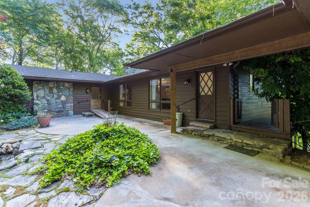 1126 Scenic Circle — Waynesville