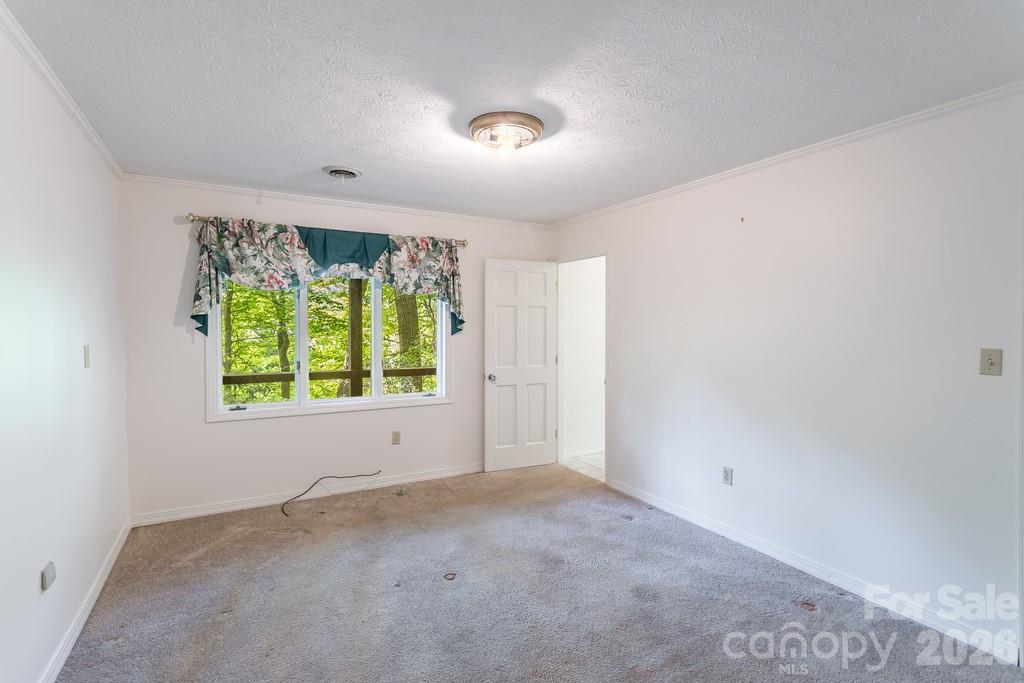 1126 Scenic Circle — Waynesville