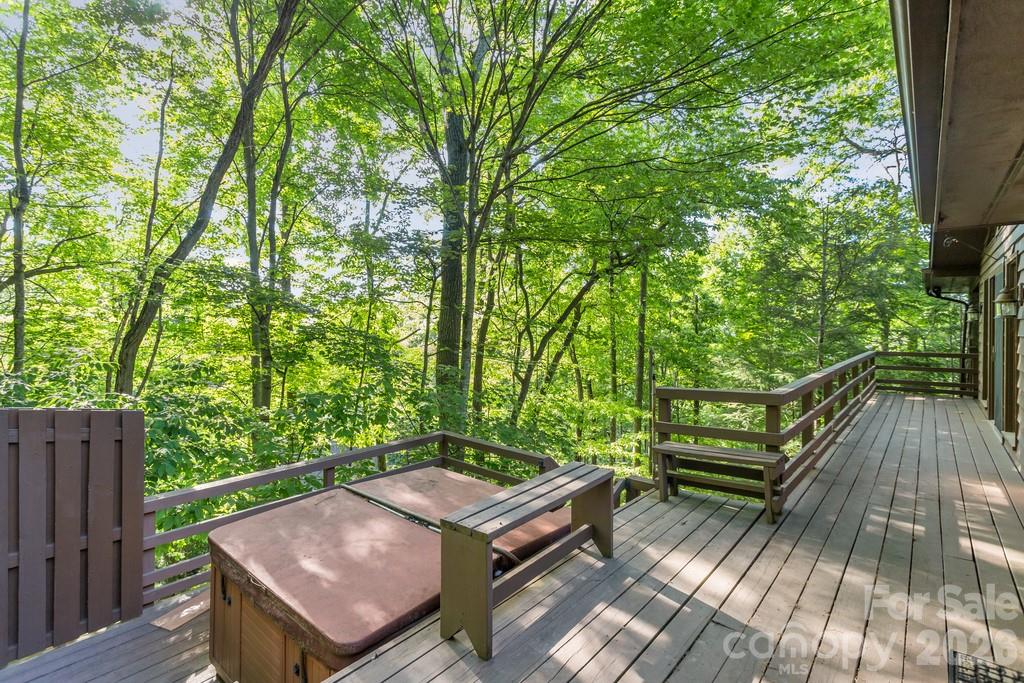1126 Scenic Circle — Waynesville