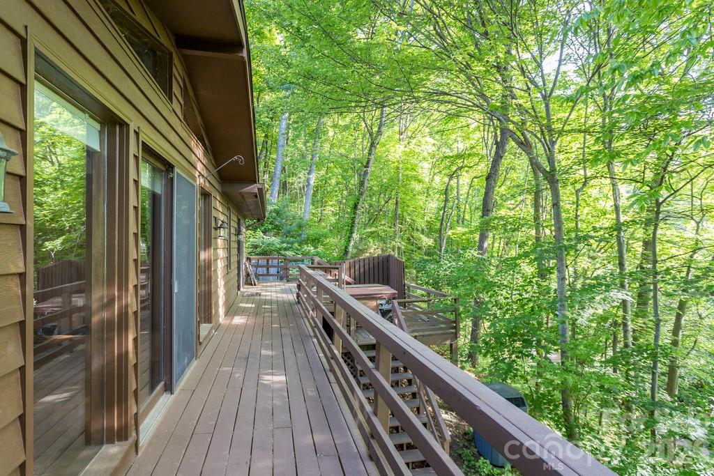 1126 Scenic Circle — Waynesville