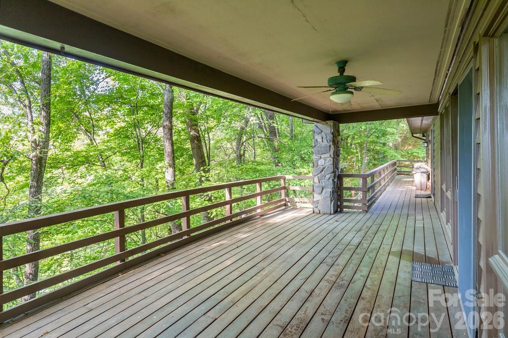1126 Scenic Circle — Waynesville
