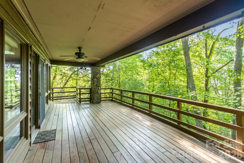 1126 Scenic Circle — Waynesville