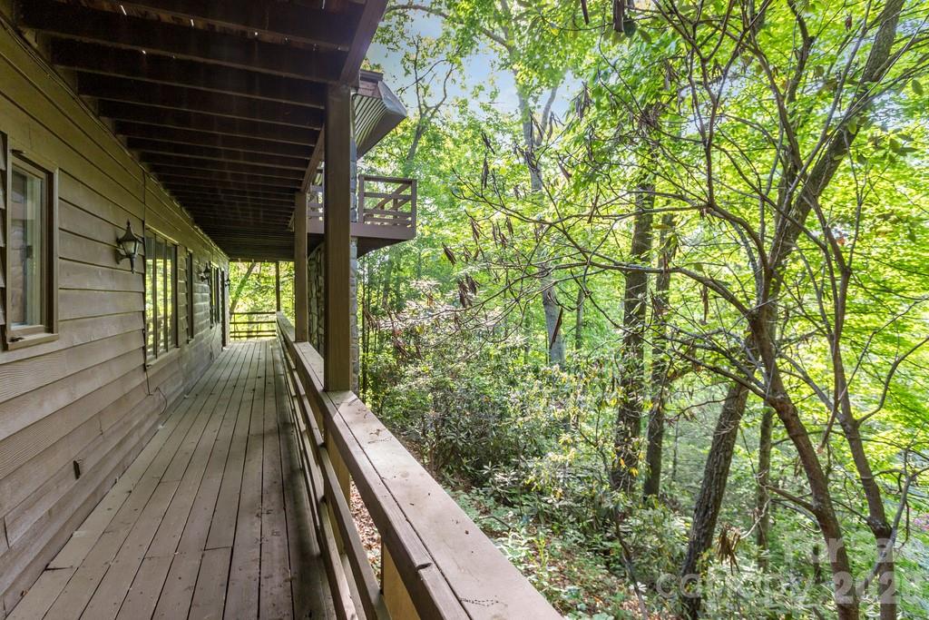 1126 Scenic Circle — Waynesville