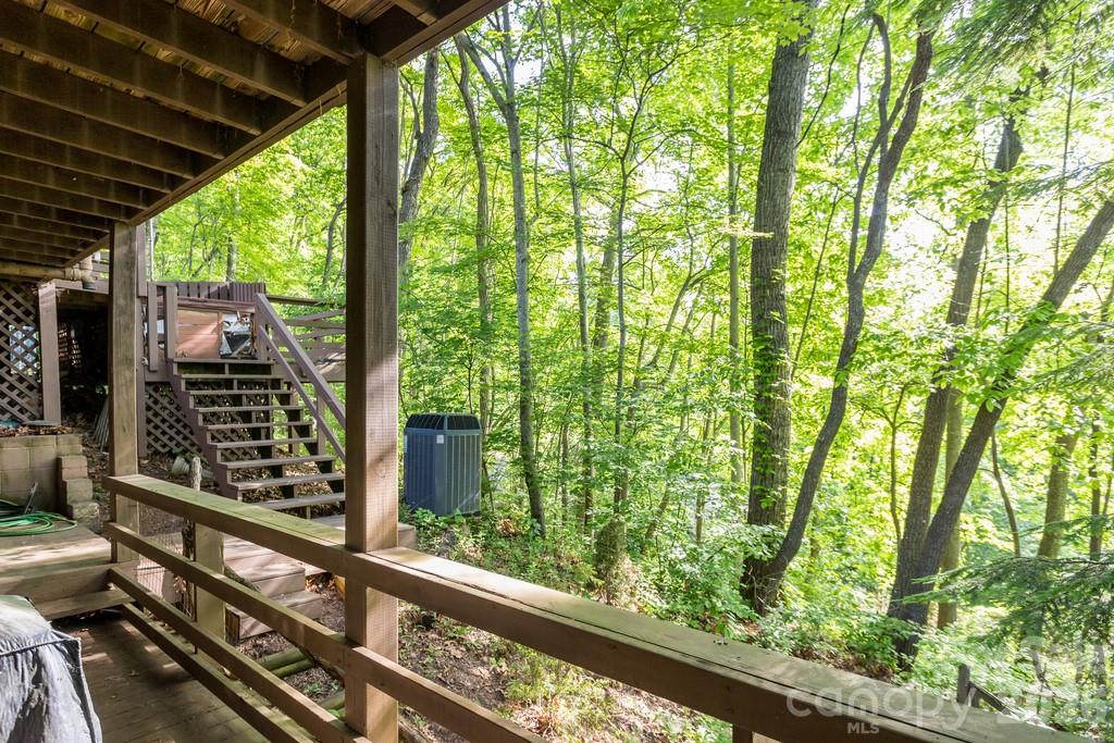 1126 Scenic Circle — Waynesville