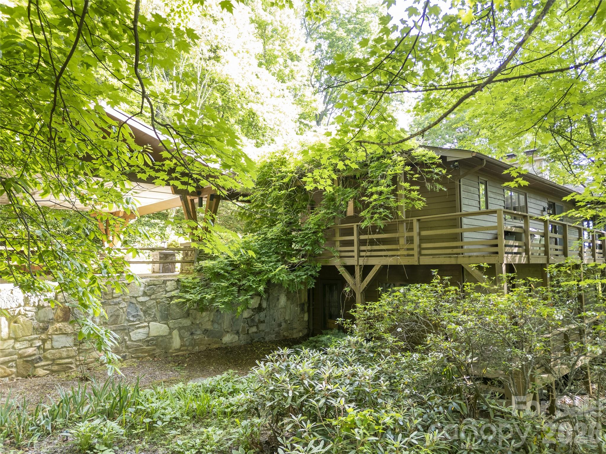 1126 Scenic Circle — Waynesville