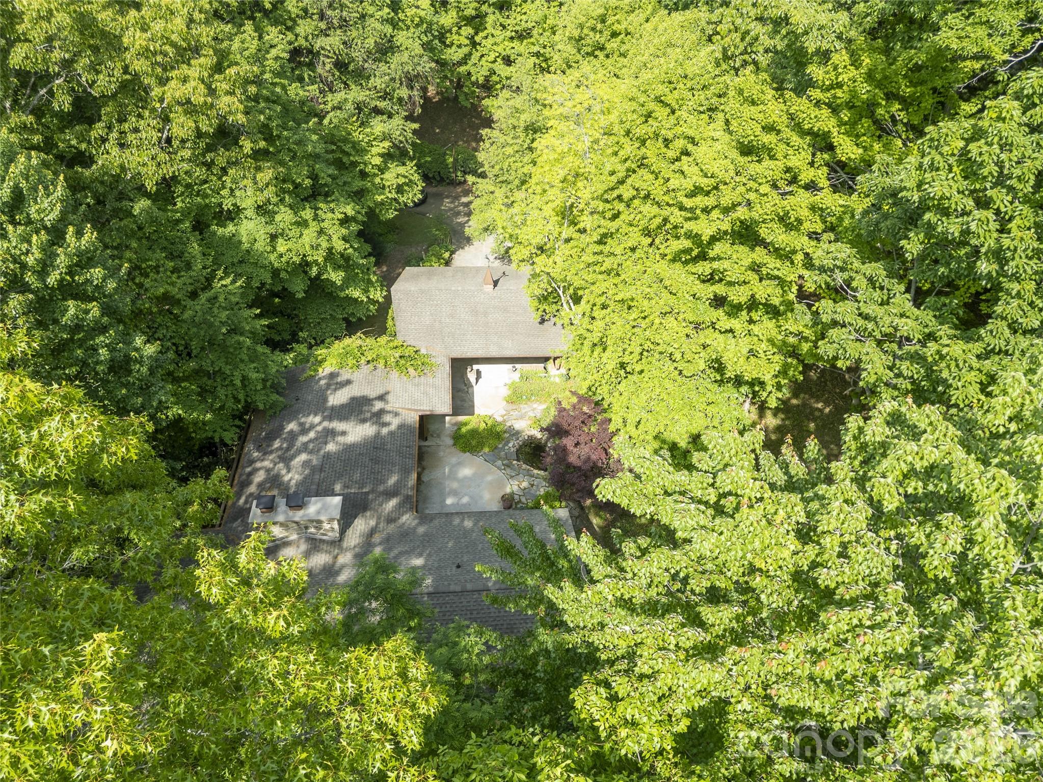 1126 Scenic Circle — Waynesville