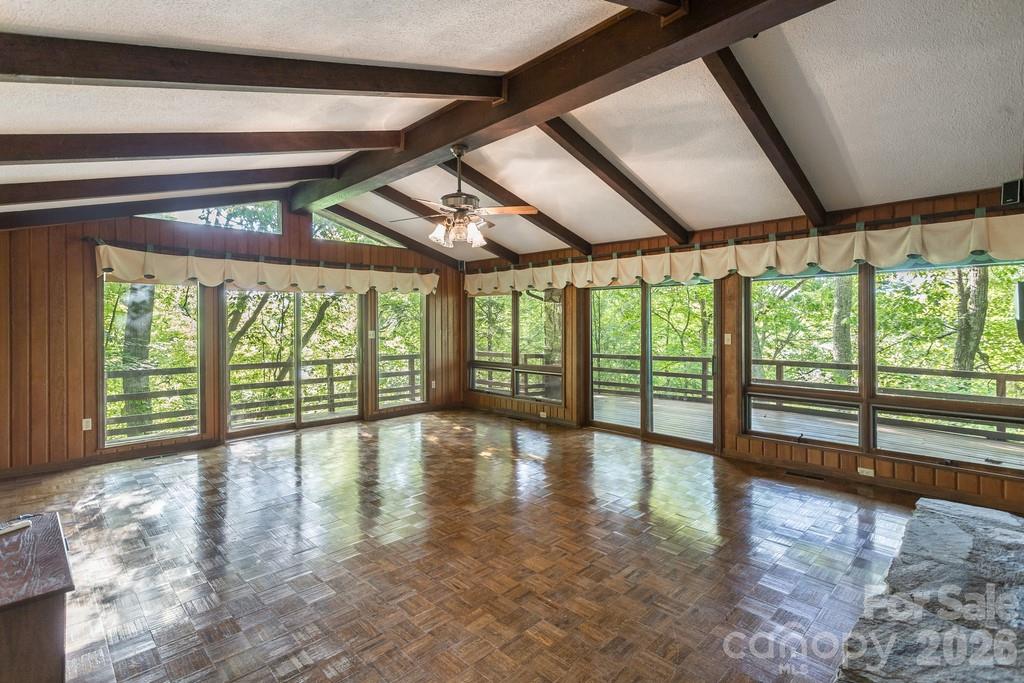 1126 Scenic Circle — Waynesville