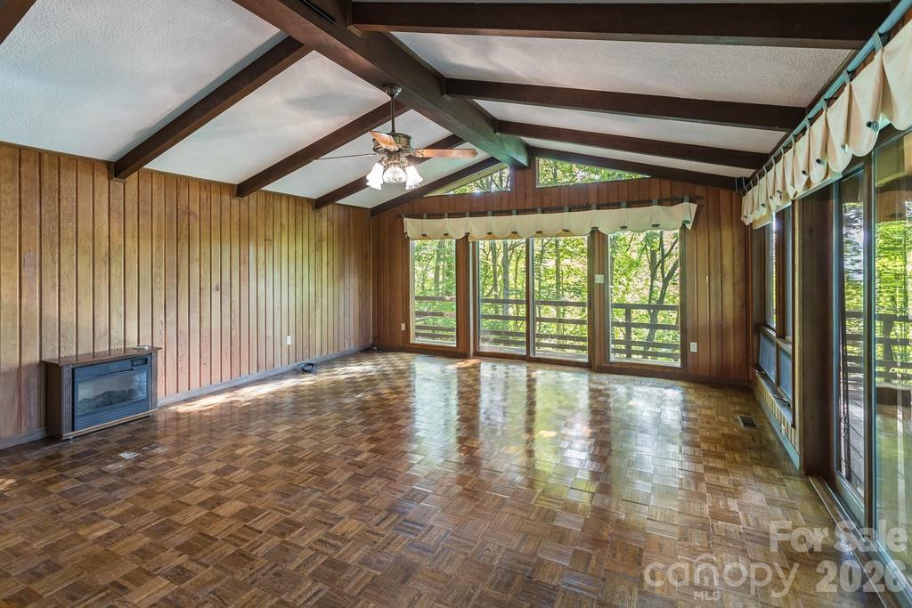 1126 Scenic Circle — Waynesville