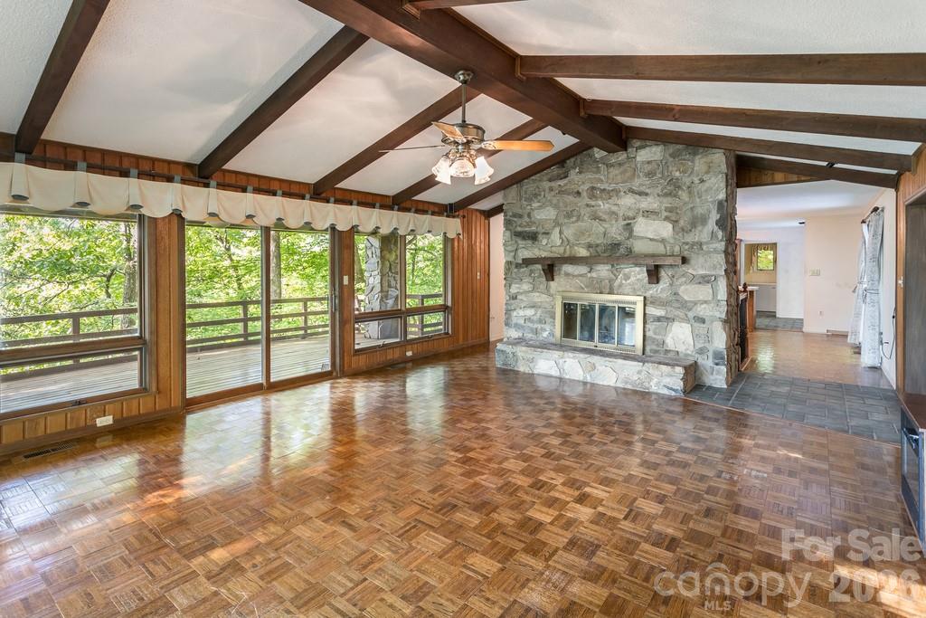 1126 Scenic Circle — Waynesville