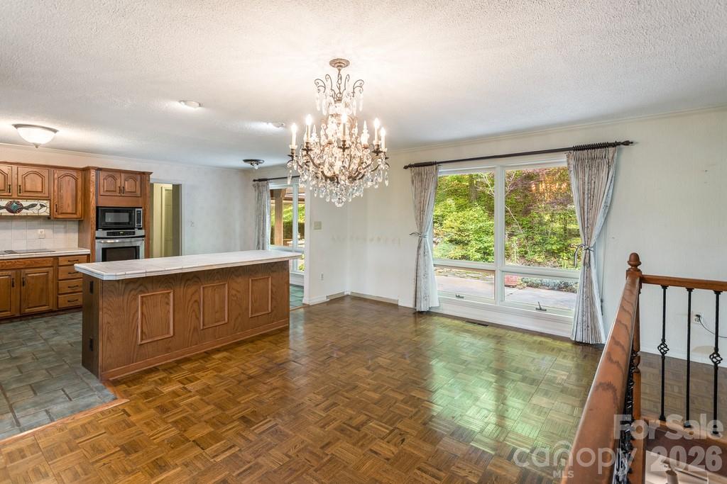 1126 Scenic Circle — Waynesville