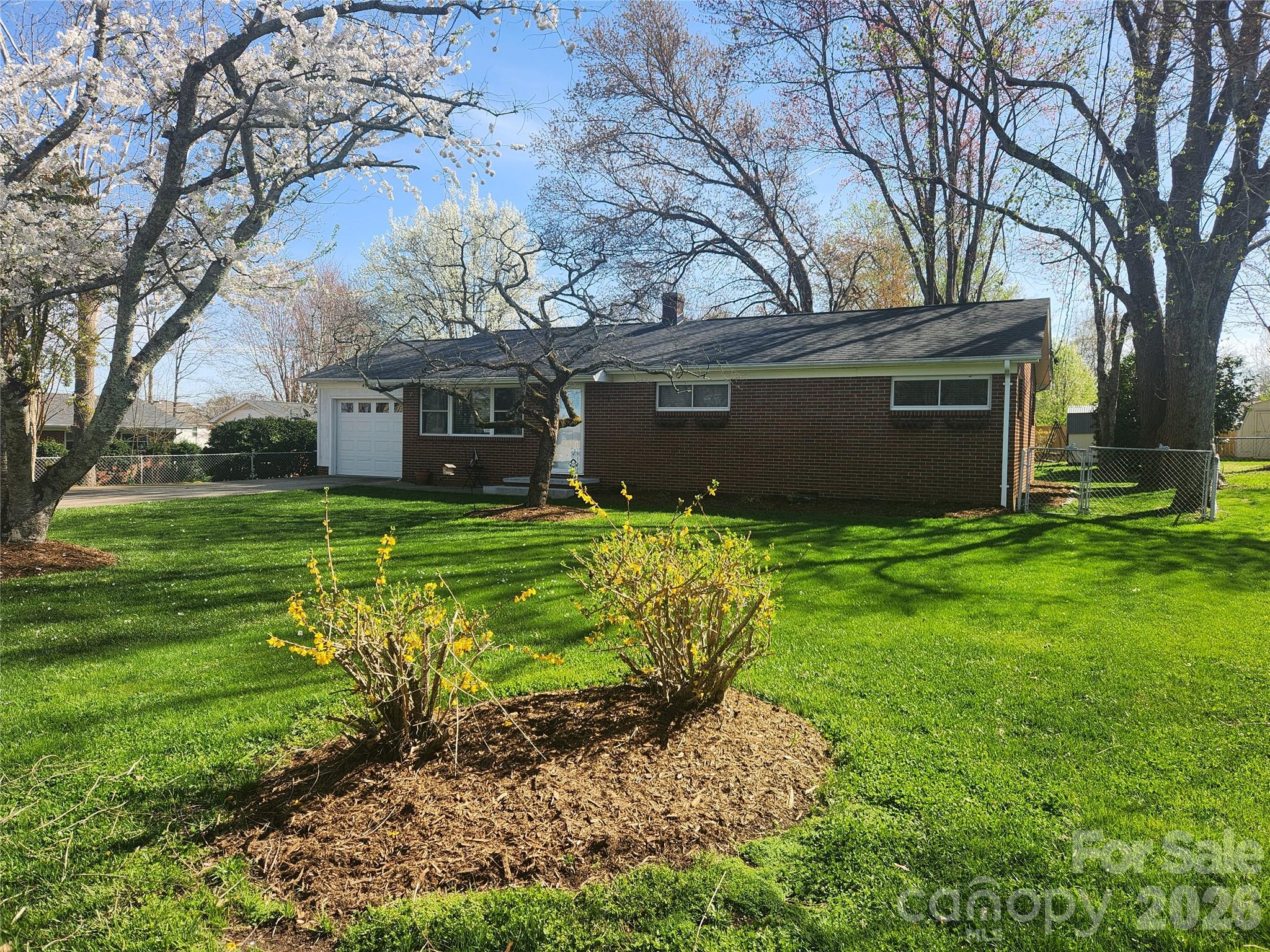 492 14th Avenue Drive NE — Hickory