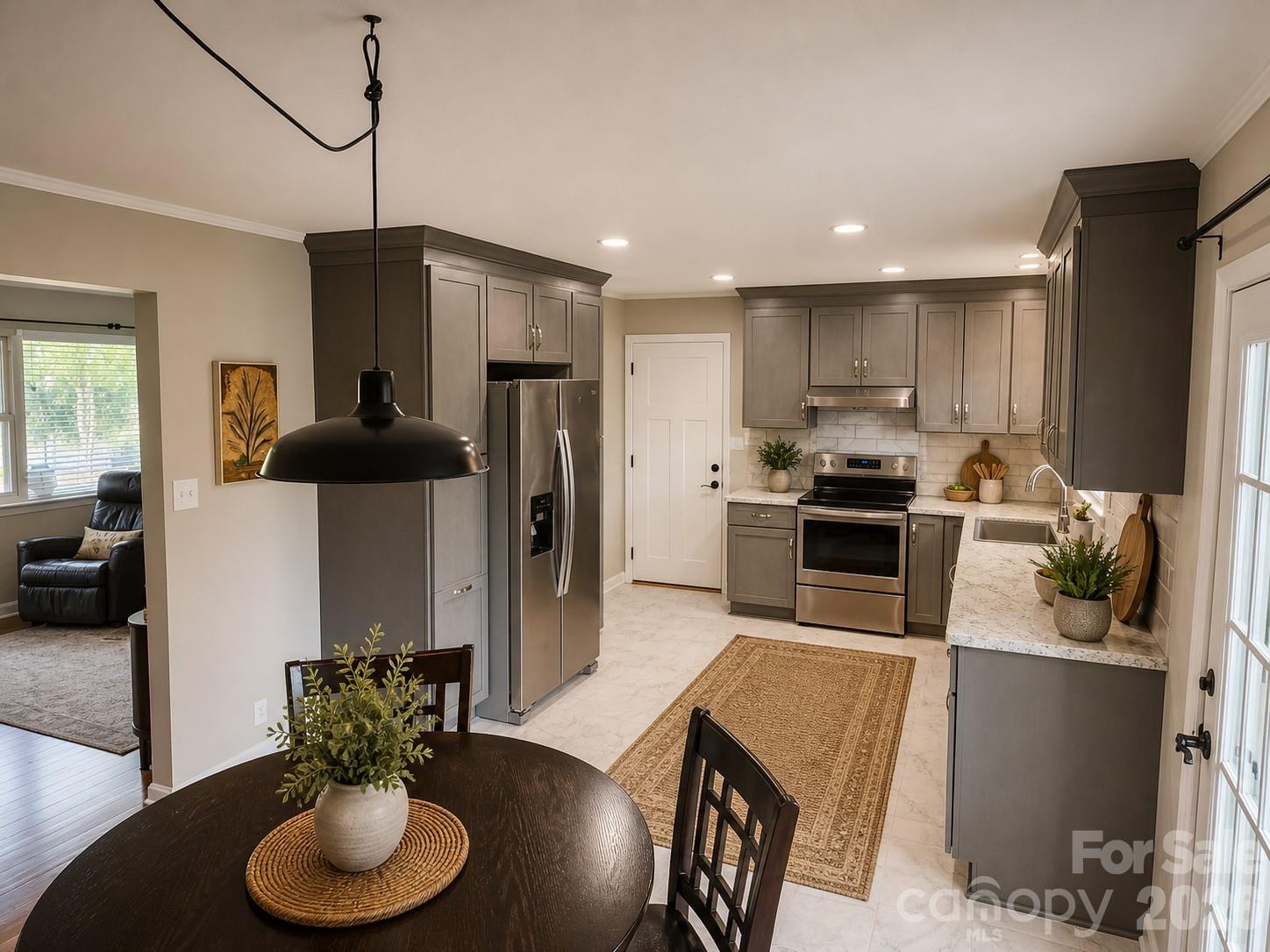 492 14th Avenue Drive NE — Hickory