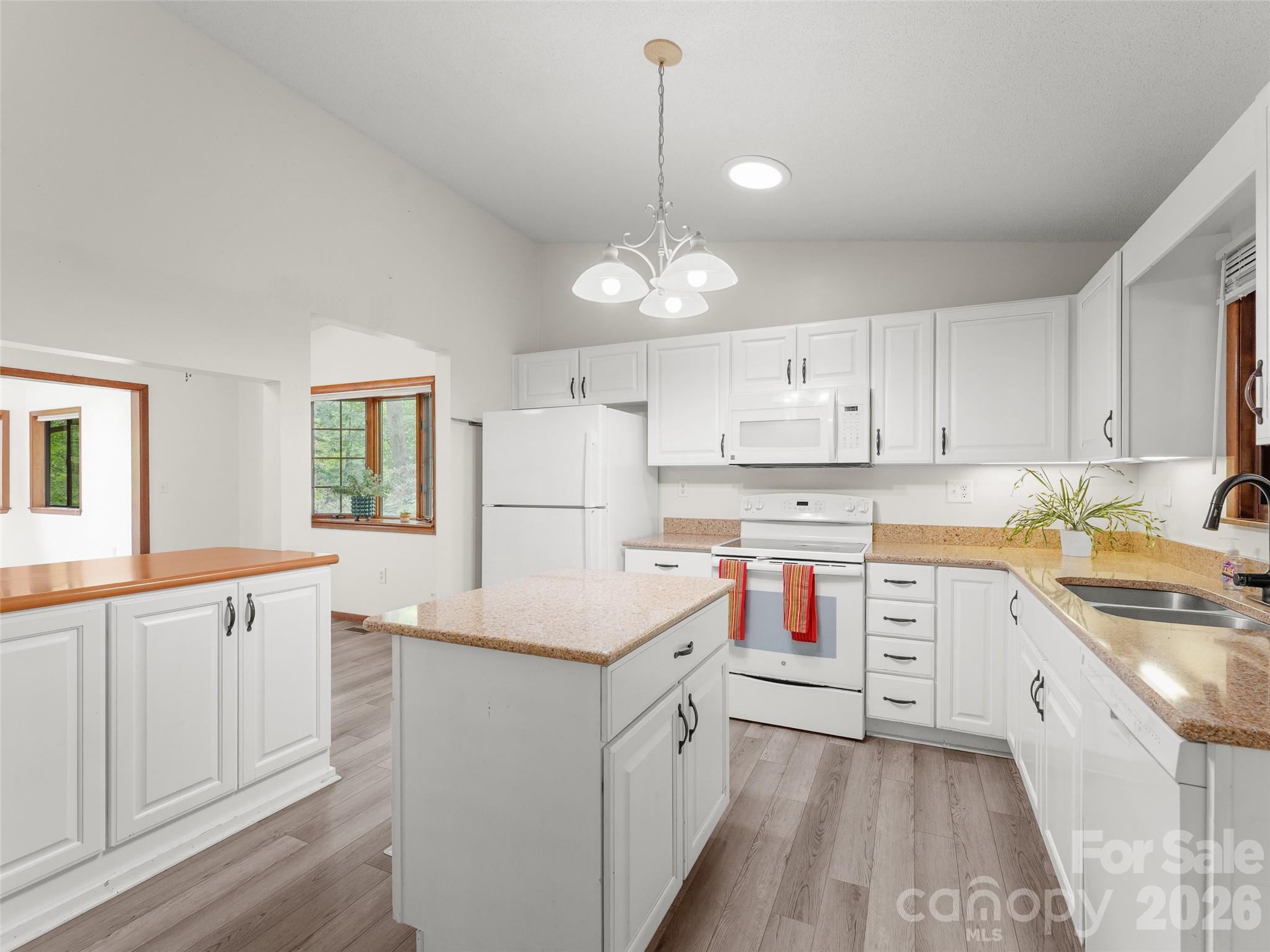 32 Honeysuckle Ridge Road — Pisgah Forest