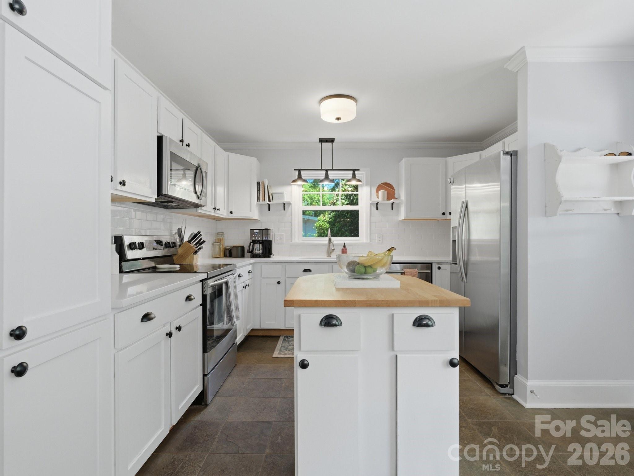 1534 Edgewater Drive — Charlotte