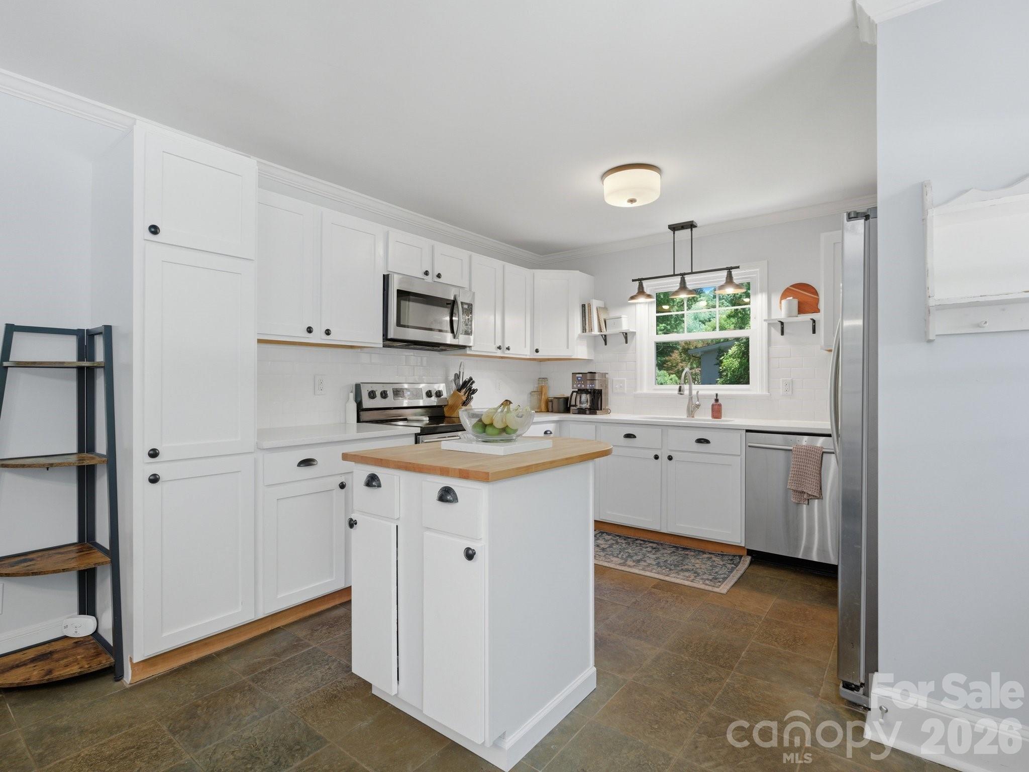 1534 Edgewater Drive — Charlotte