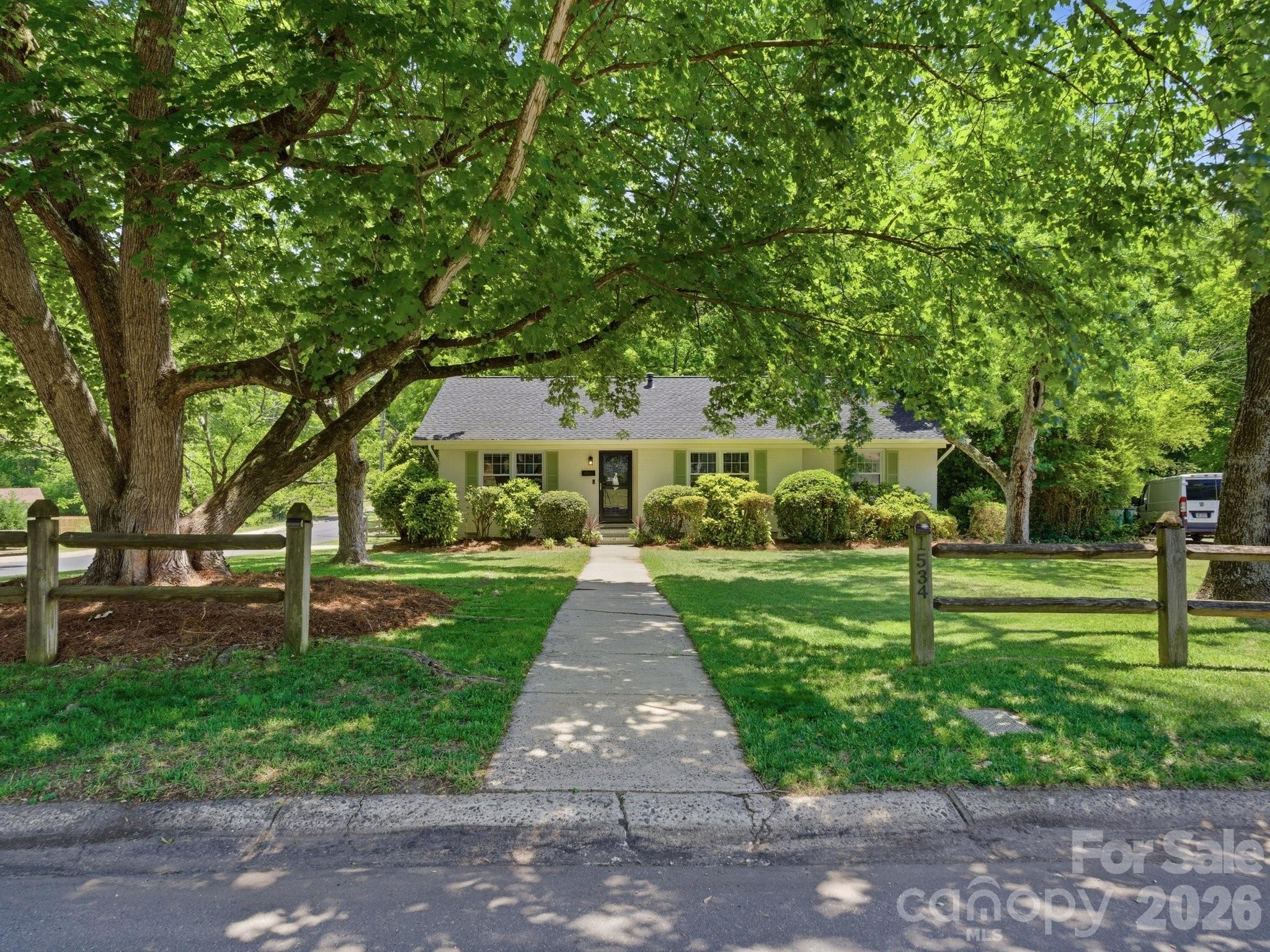 1534 Edgewater Drive — Charlotte