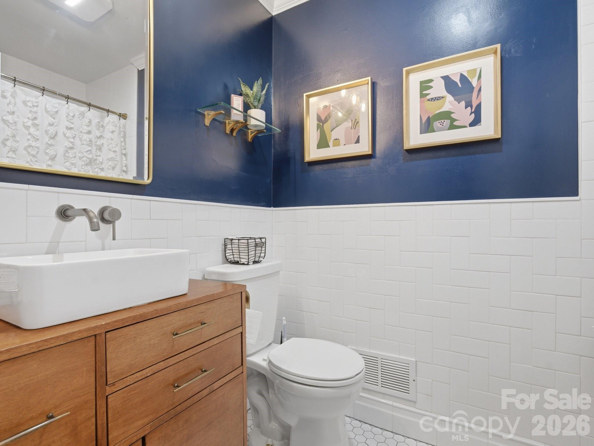 1534 Edgewater Drive — Charlotte