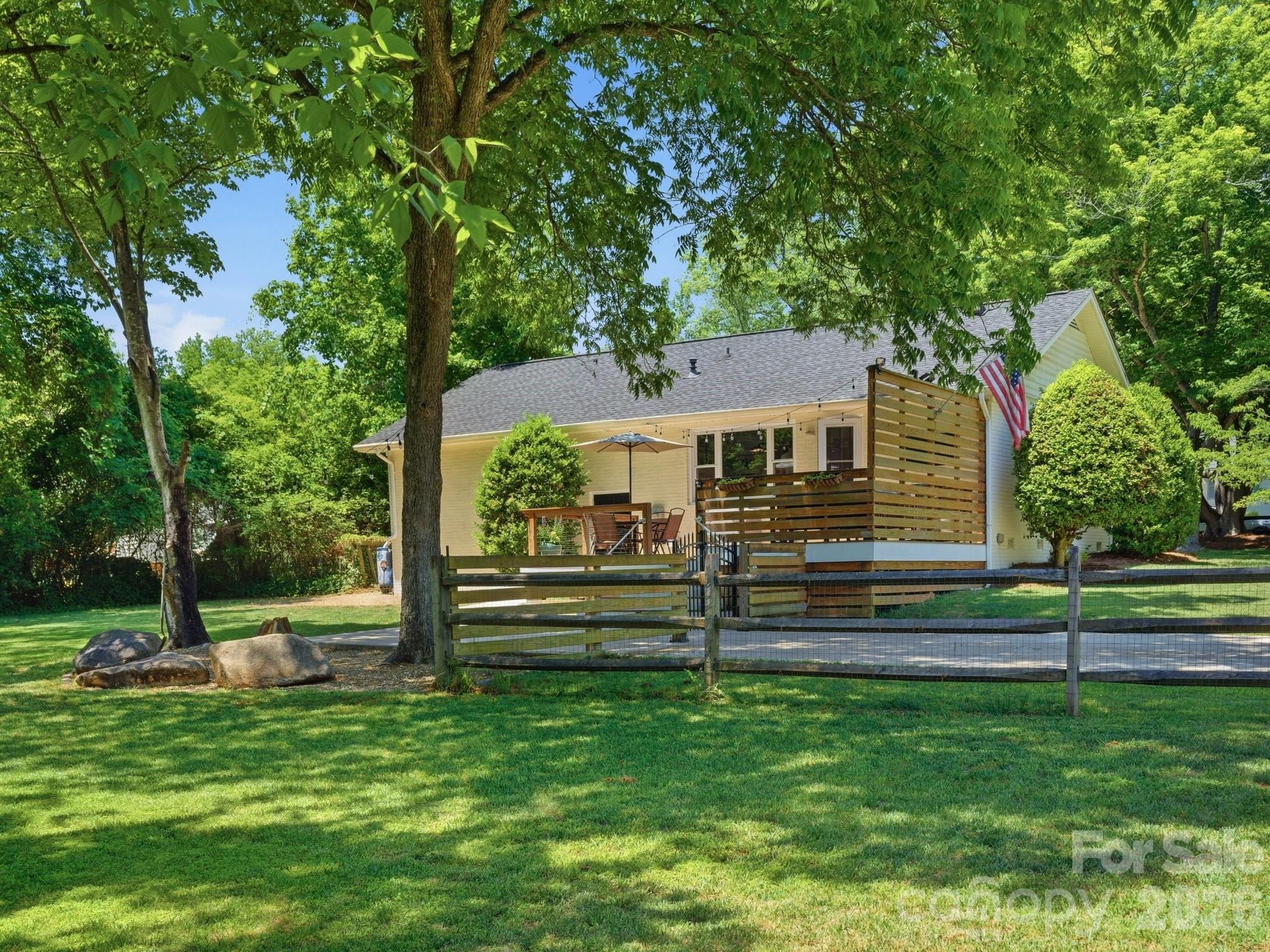1534 Edgewater Drive — Charlotte