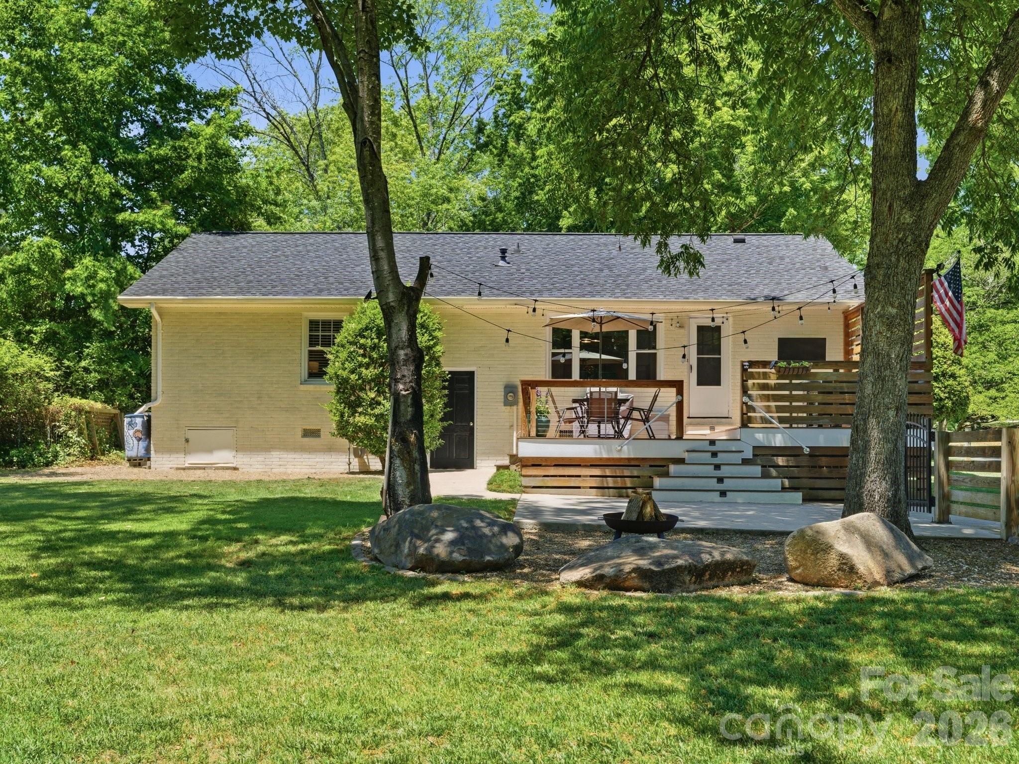 1534 Edgewater Drive — Charlotte