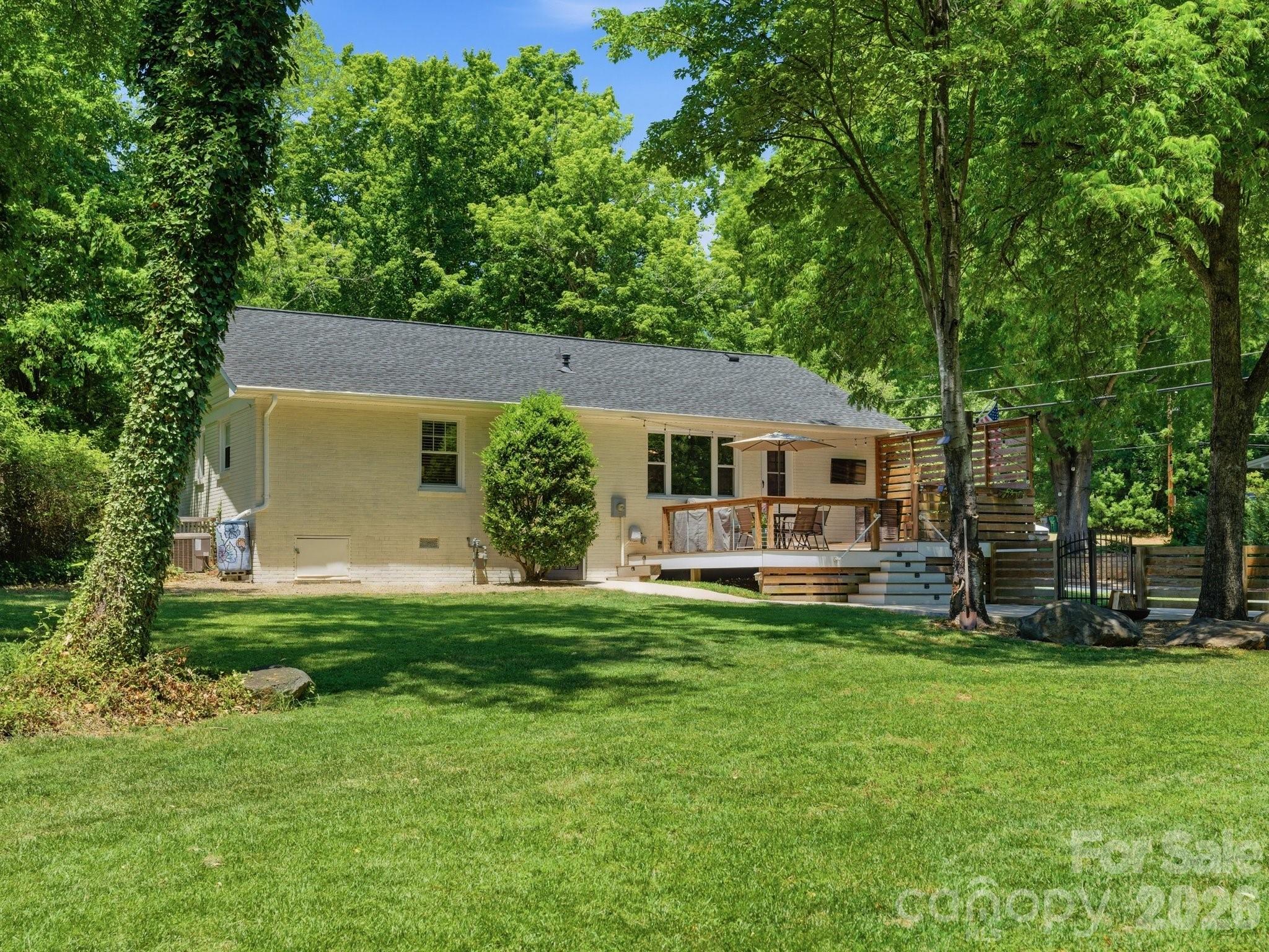 1534 Edgewater Drive — Charlotte