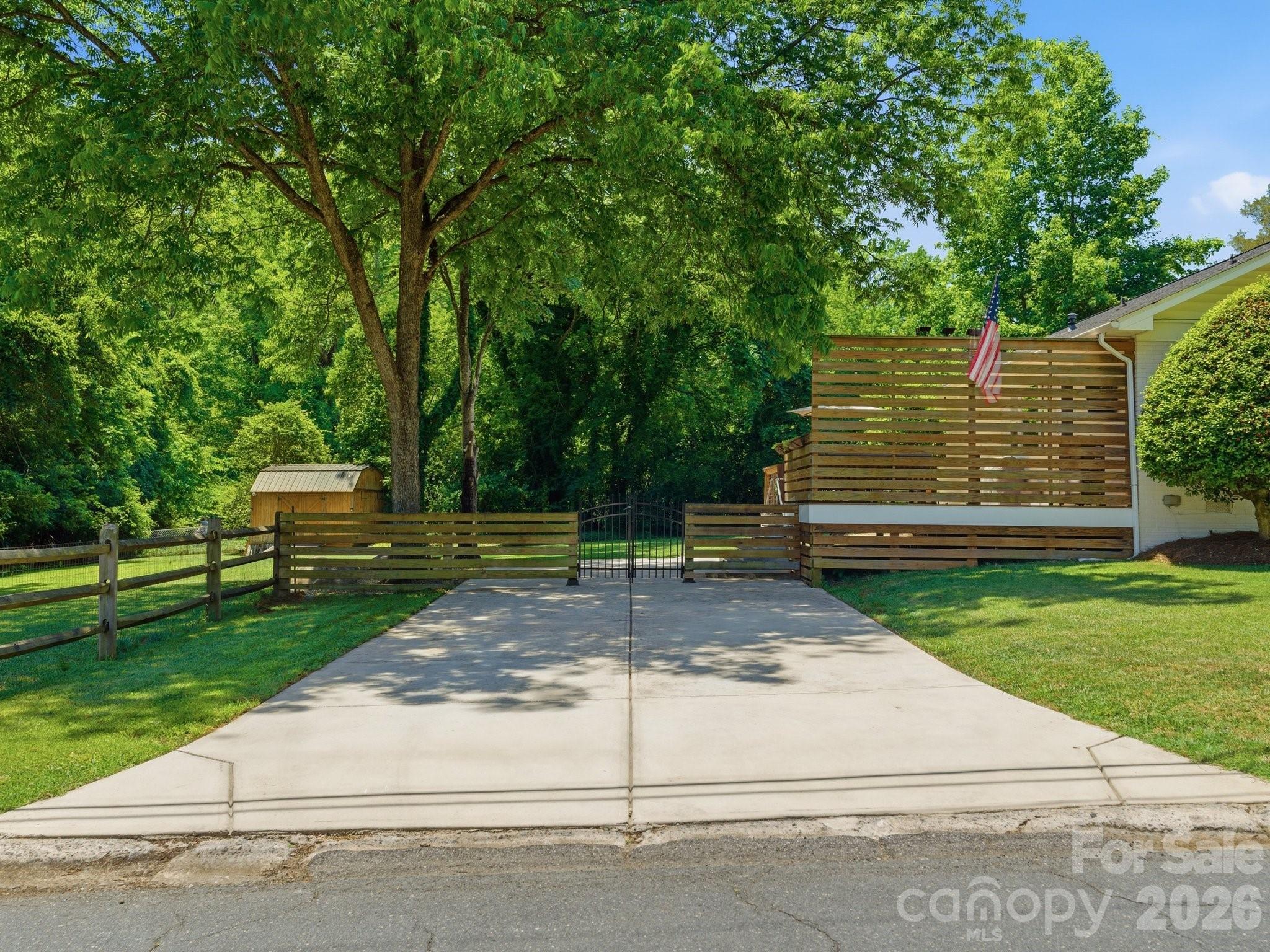 1534 Edgewater Drive — Charlotte