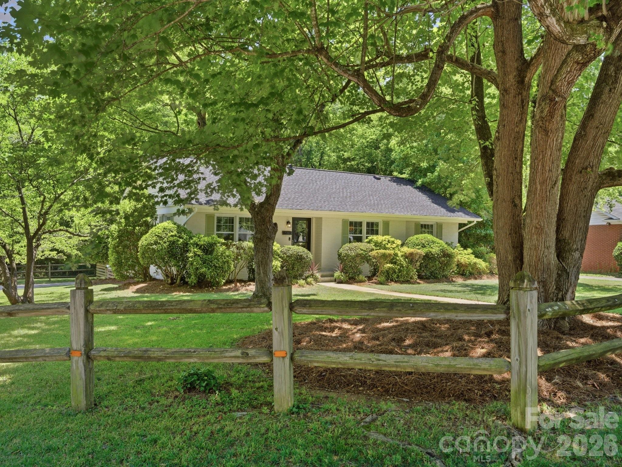 1534 Edgewater Drive — Charlotte