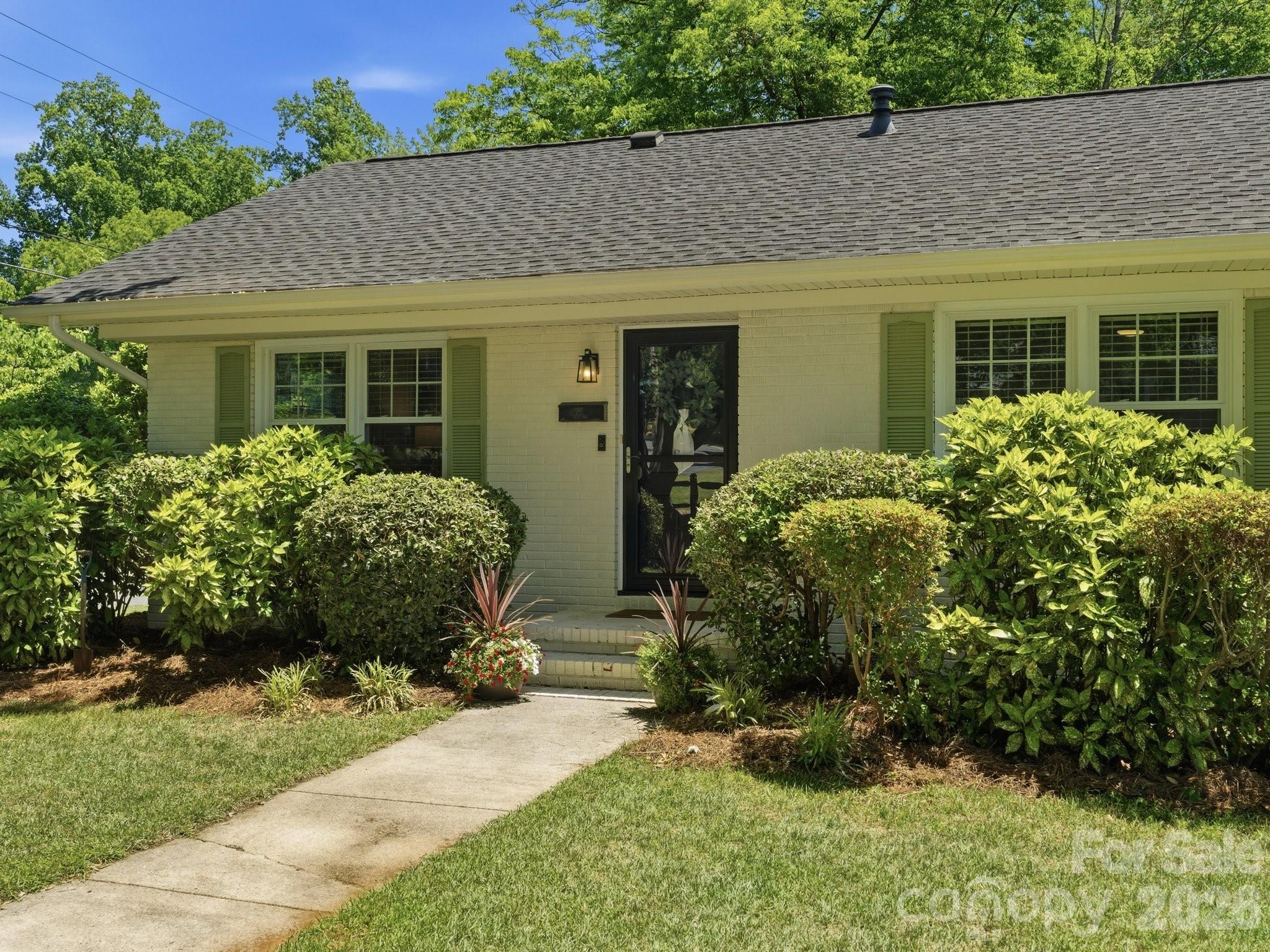 1534 Edgewater Drive — Charlotte