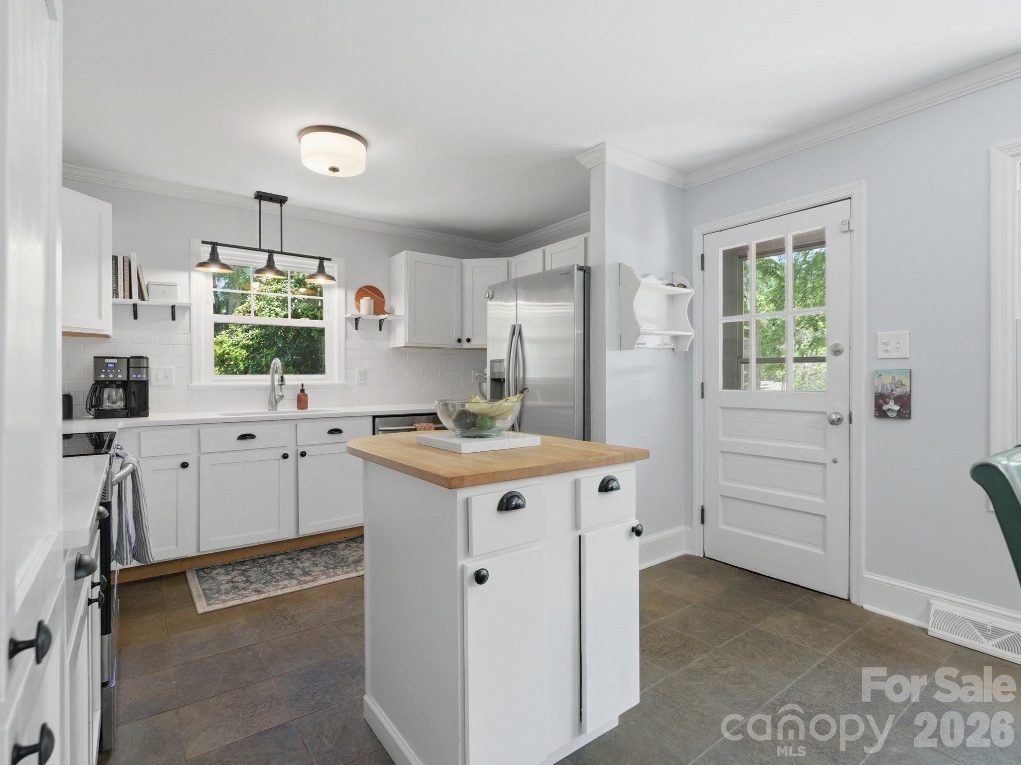 1534 Edgewater Drive — Charlotte