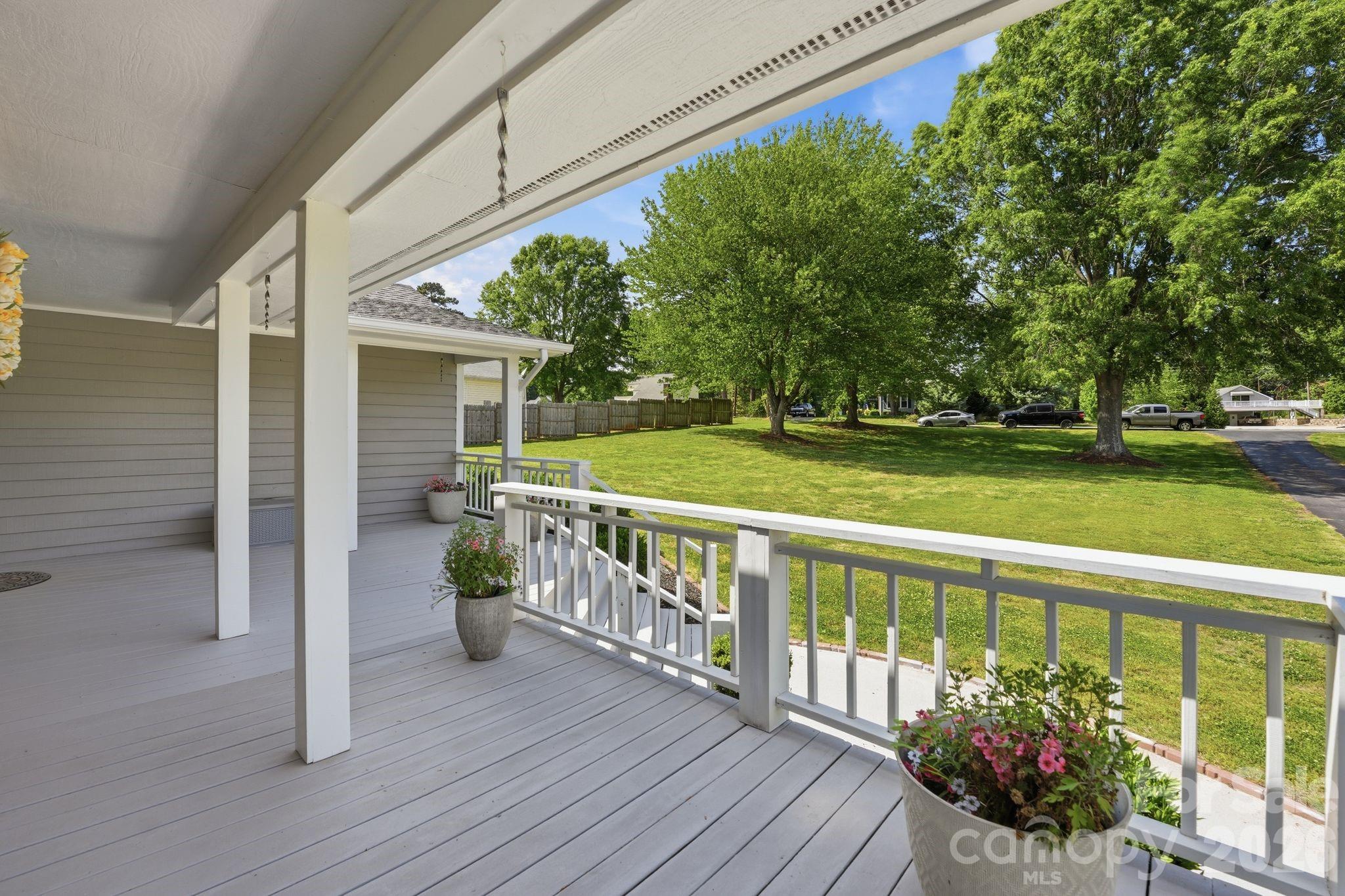 139 Perrin Drive — Mooresville