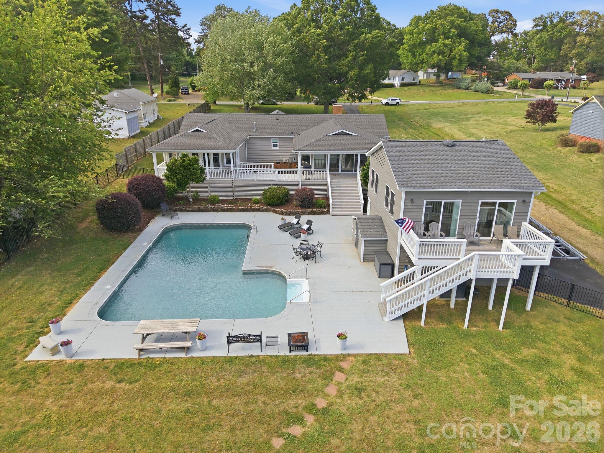 139 Perrin Drive — Mooresville