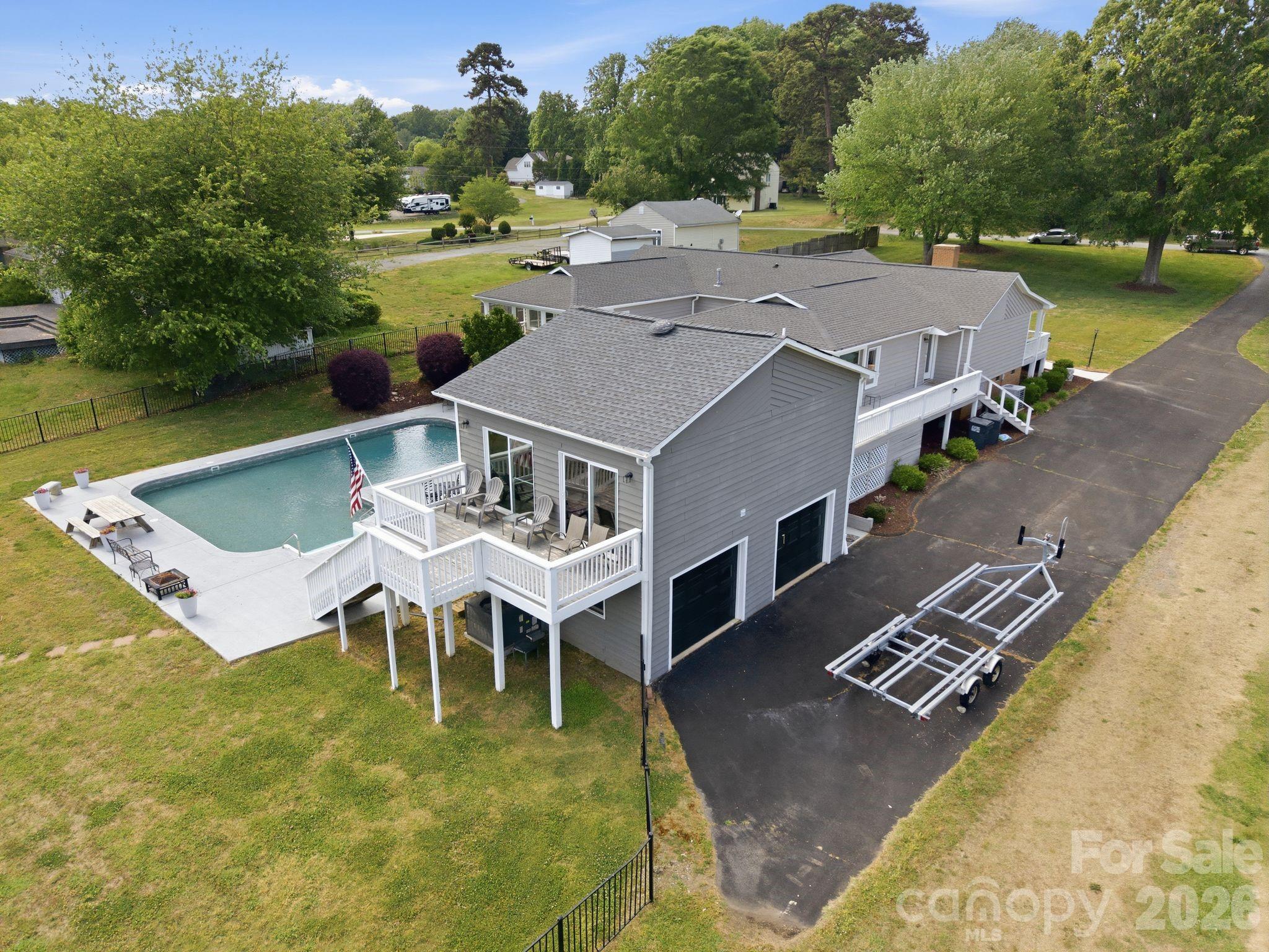139 Perrin Drive — Mooresville
