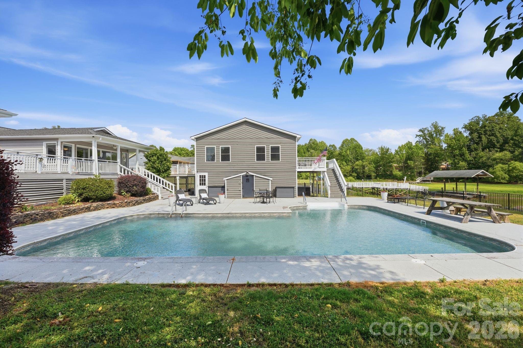 139 Perrin Drive — Mooresville