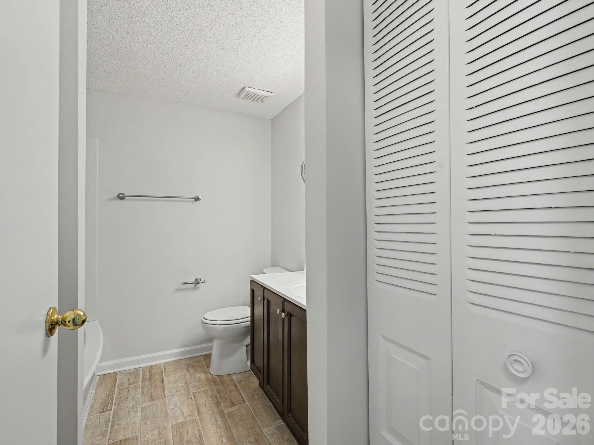 9416 Lexington Circle — Charlotte