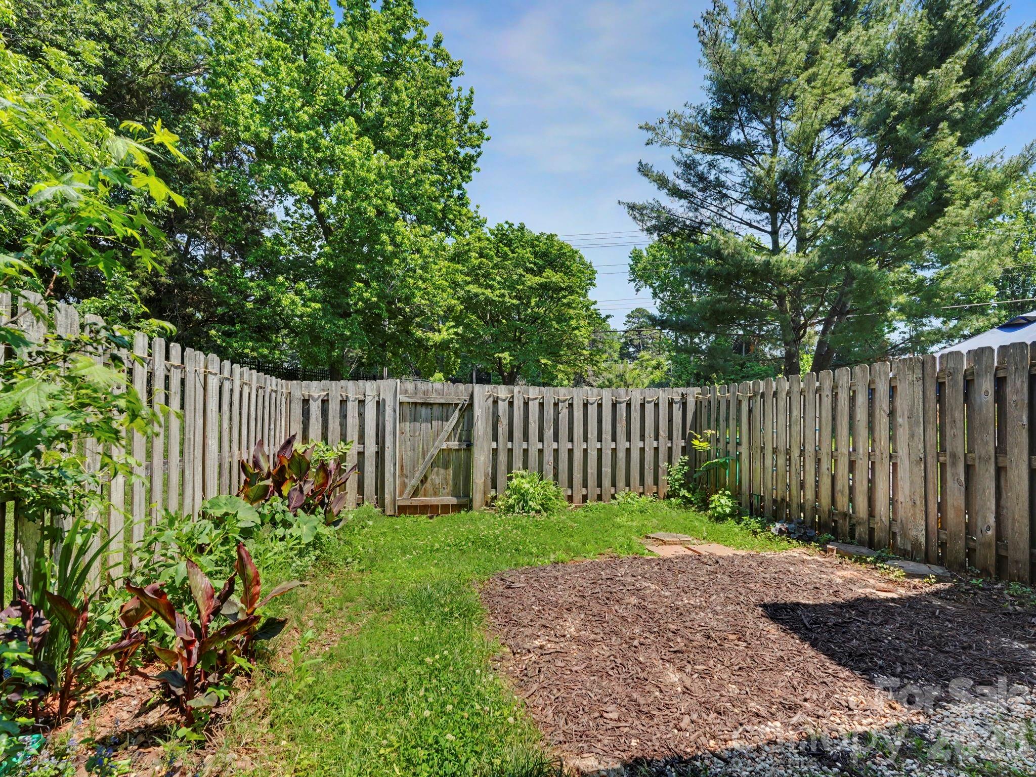 9416 Lexington Circle — Charlotte