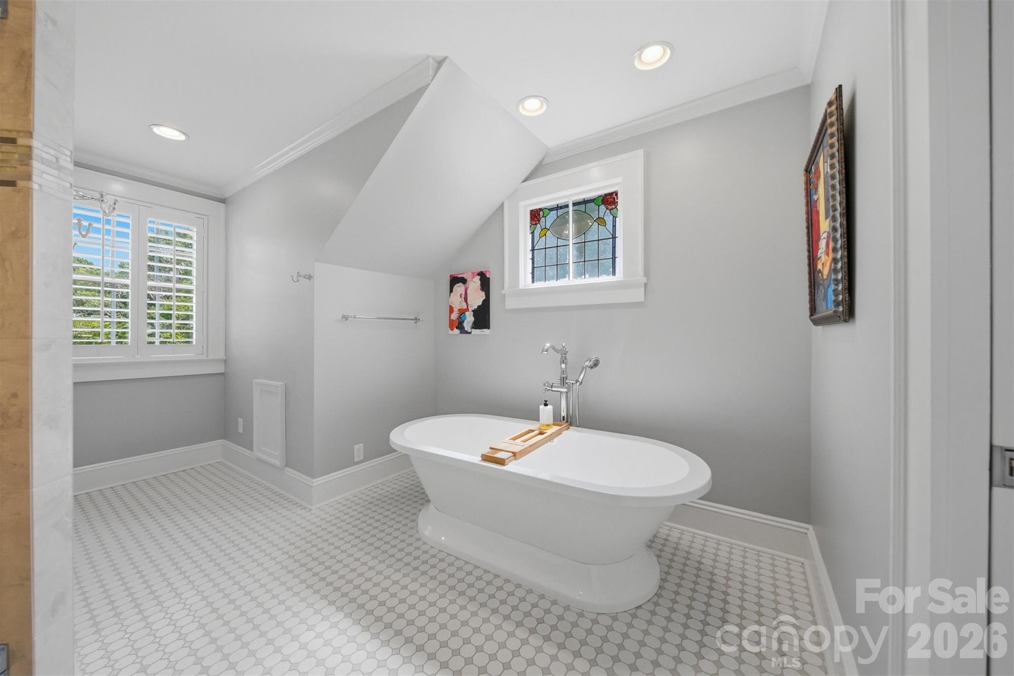 1013 14th Avenue Drive NW — Hickory