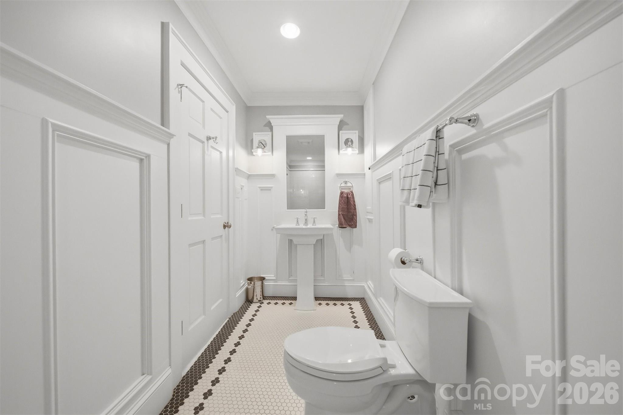 1013 14th Avenue Drive NW — Hickory