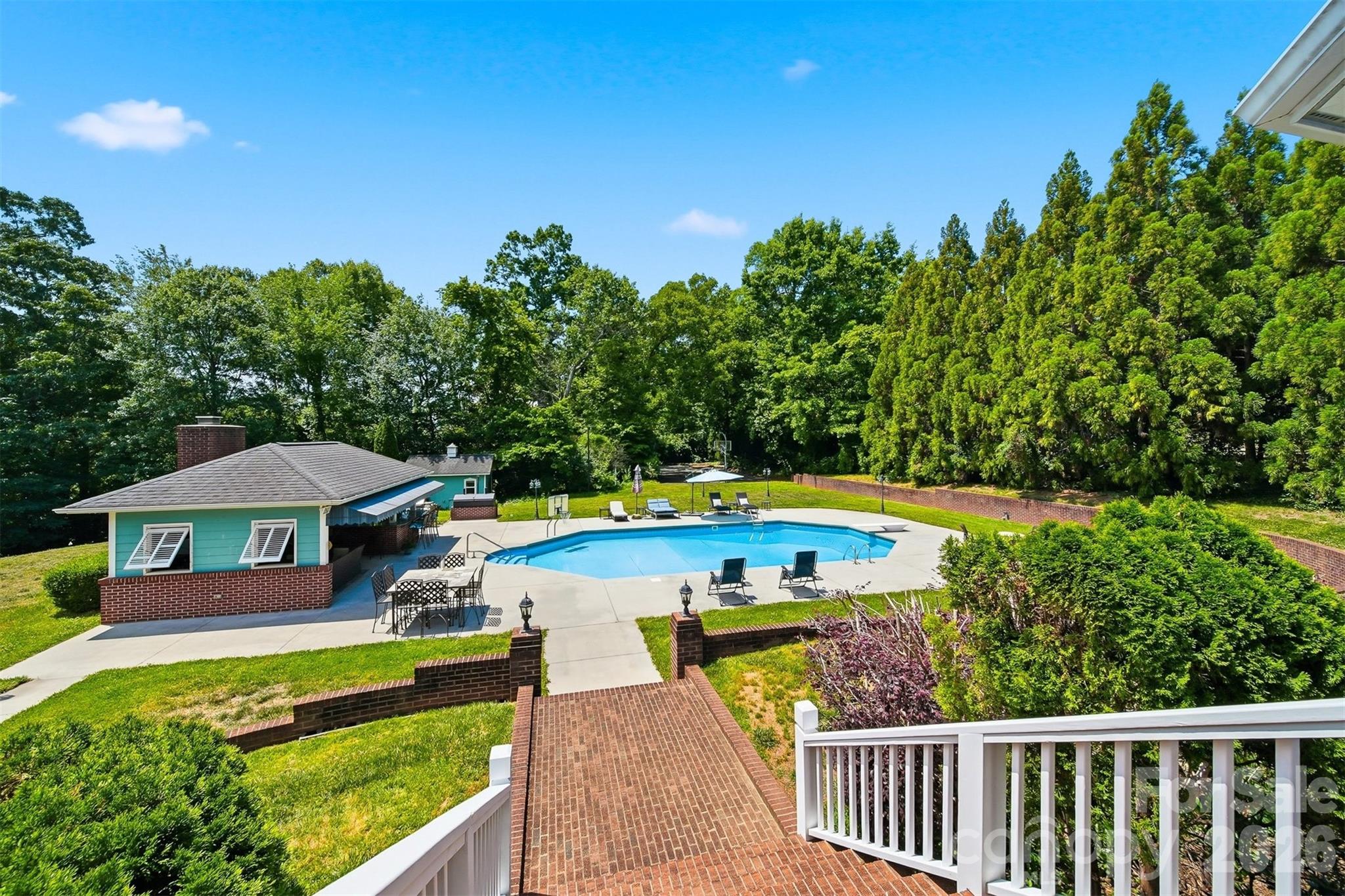1013 14th Avenue Drive NW — Hickory