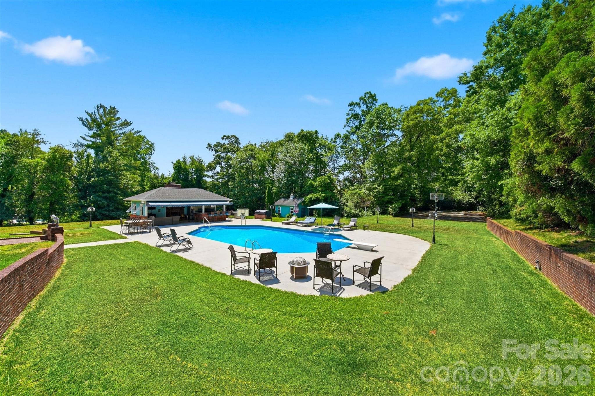 1013 14th Avenue Drive NW — Hickory
