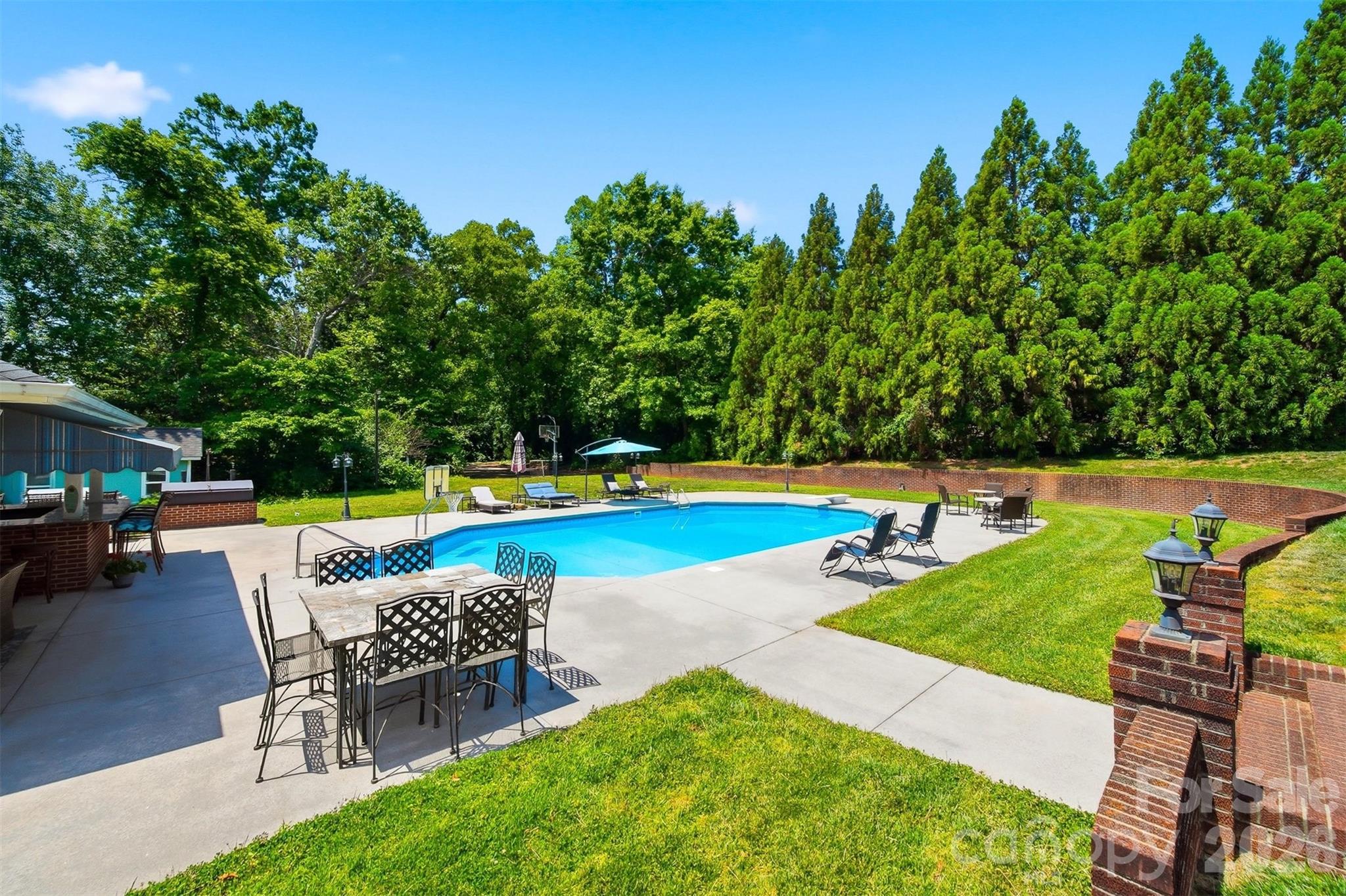 1013 14th Avenue Drive NW — Hickory