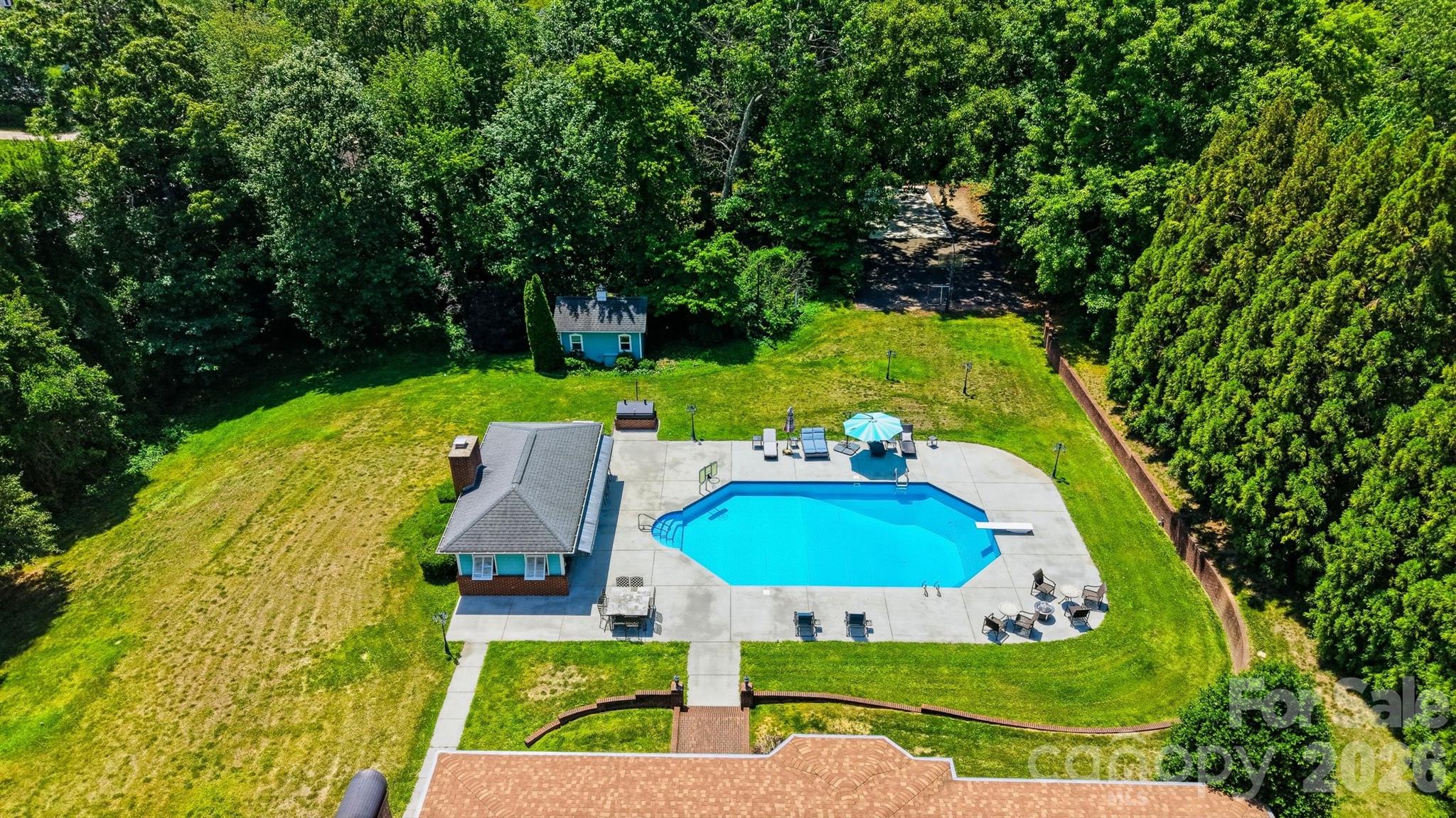 1013 14th Avenue Drive NW — Hickory