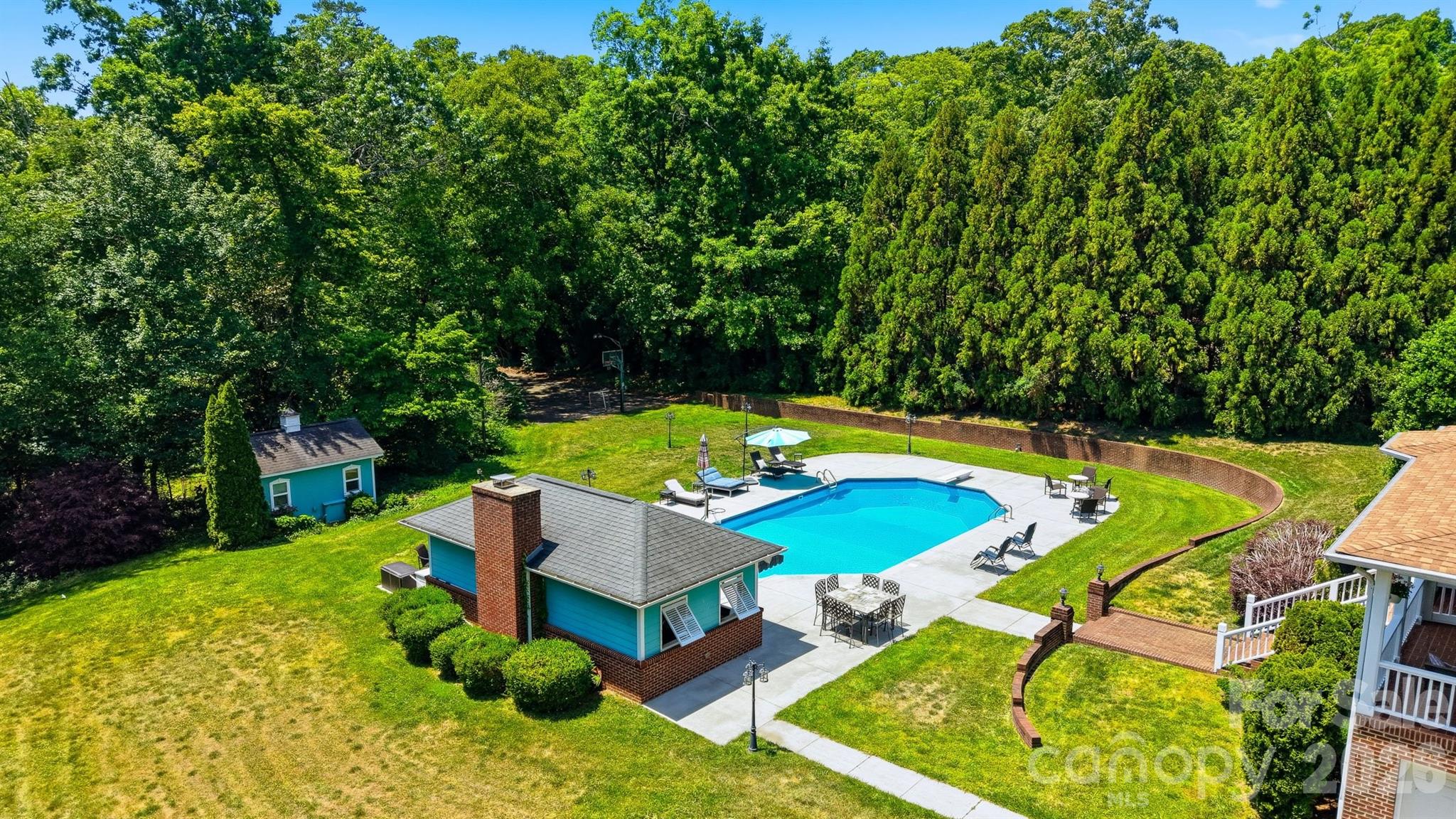 1013 14th Avenue Drive NW — Hickory