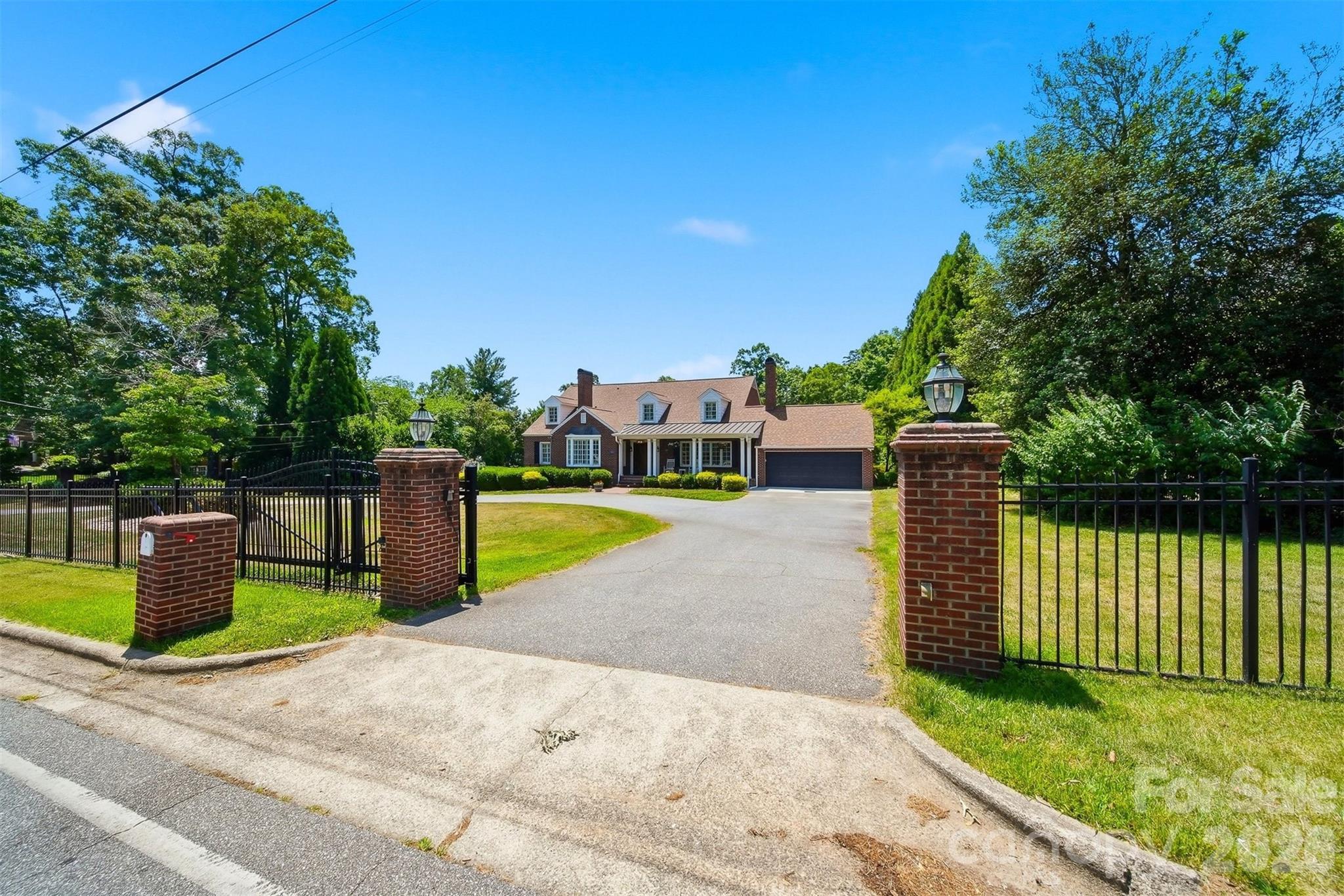 1013 14th Avenue Drive NW — Hickory