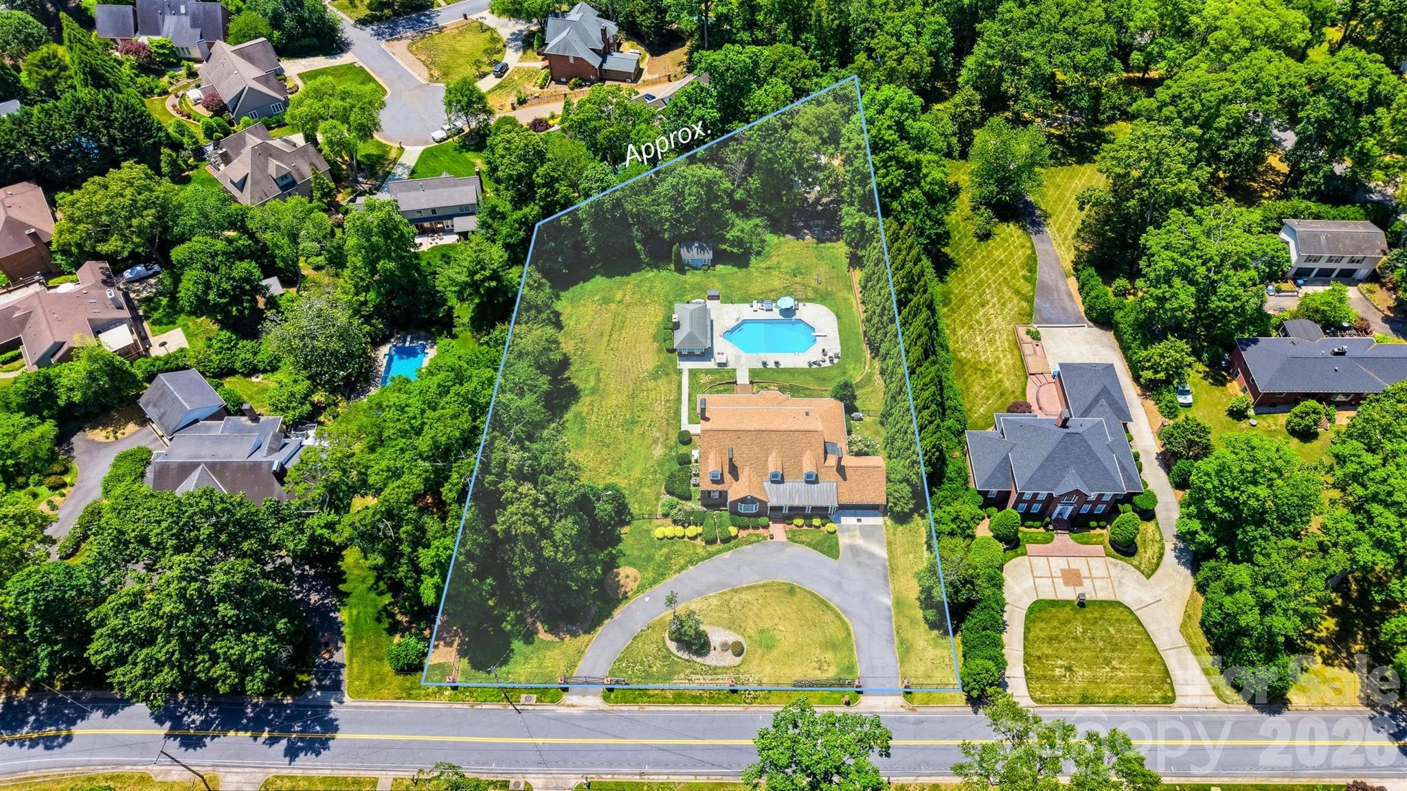 1013 14th Avenue Drive NW — Hickory