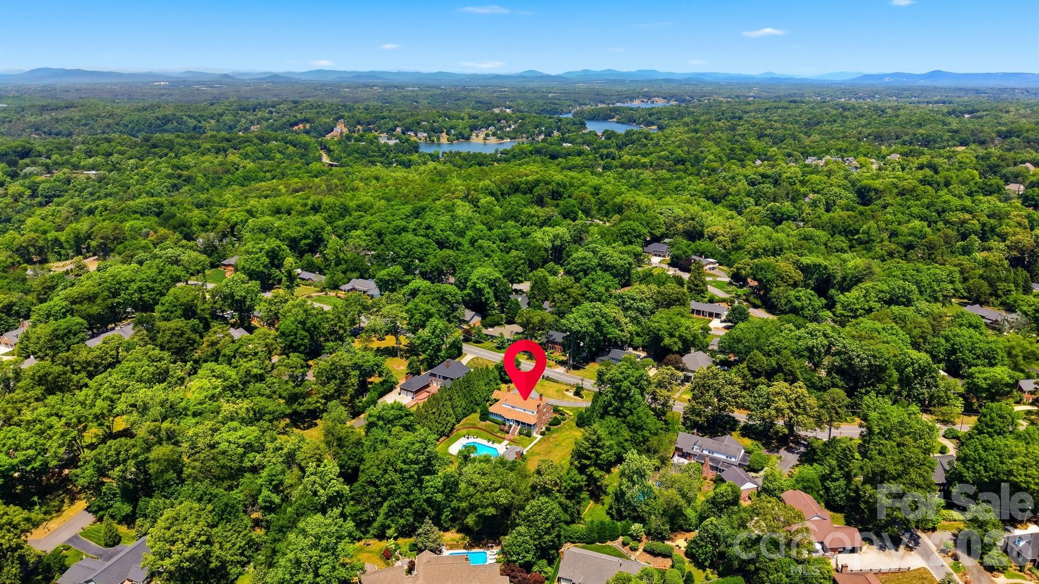 1013 14th Avenue Drive NW — Hickory
