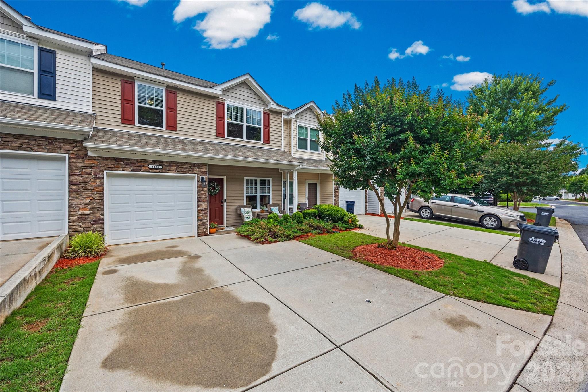1435 Harpers Inlet Drive — Clover