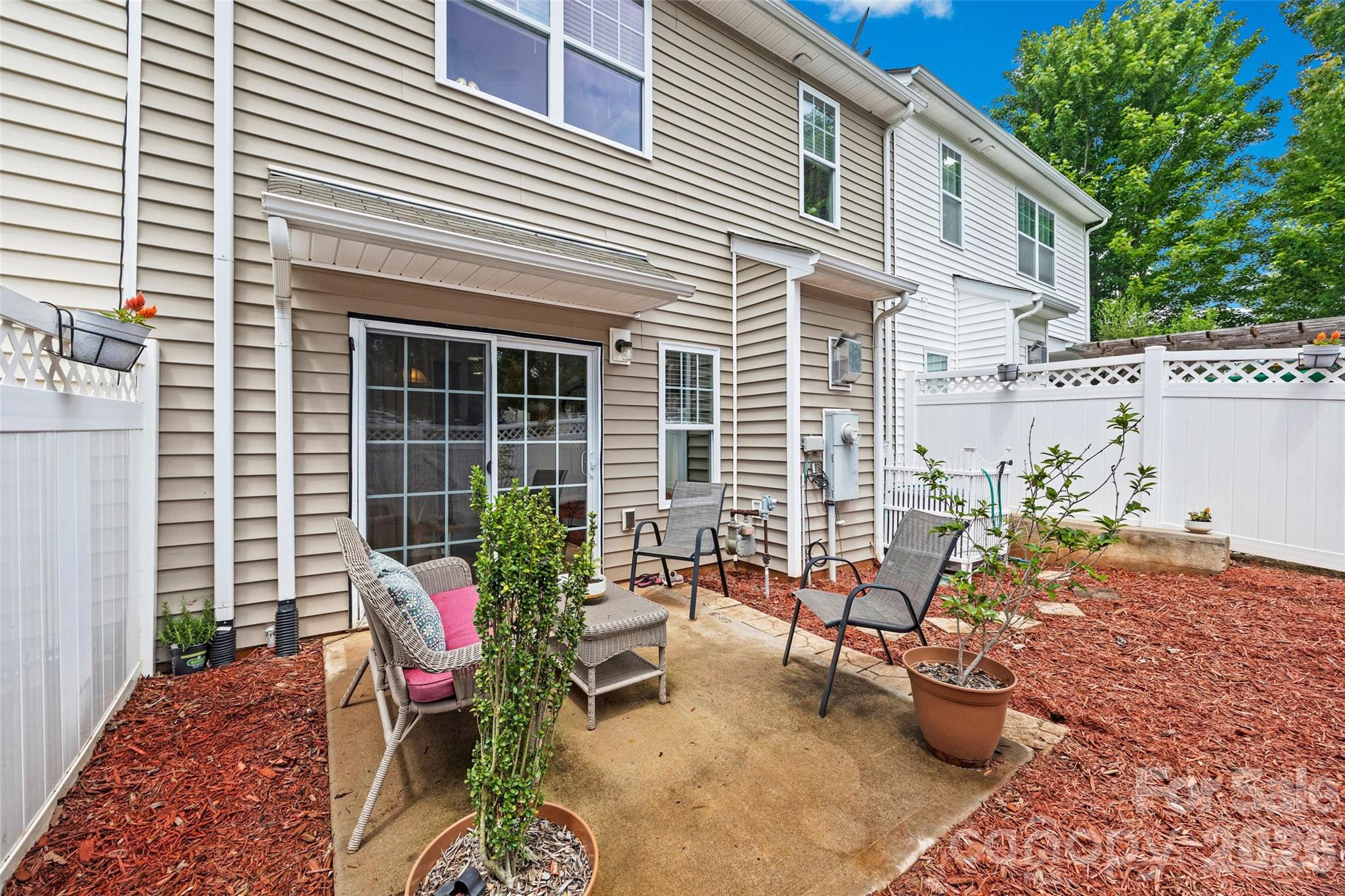 1435 Harpers Inlet Drive — Clover