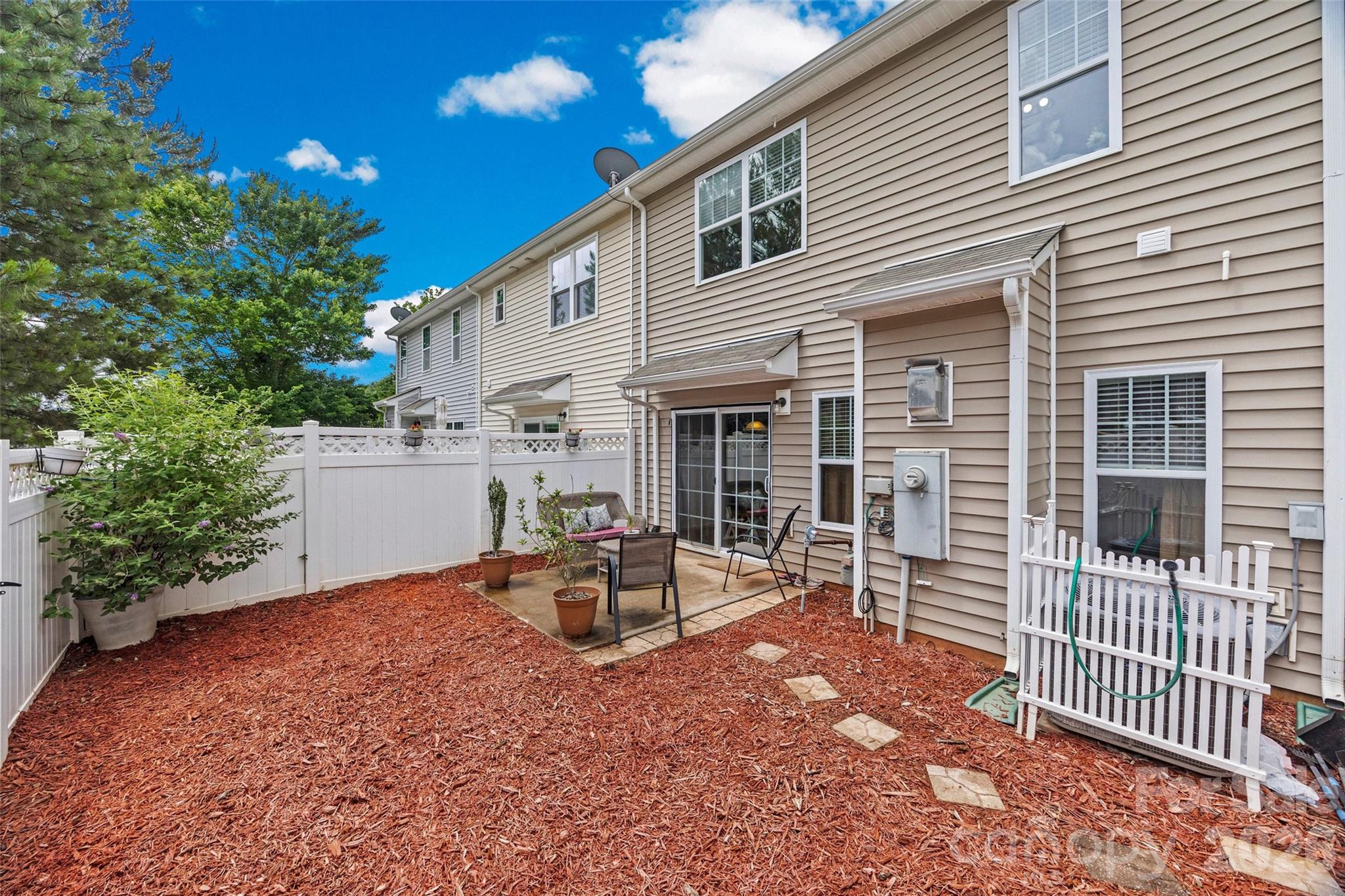 1435 Harpers Inlet Drive — Clover